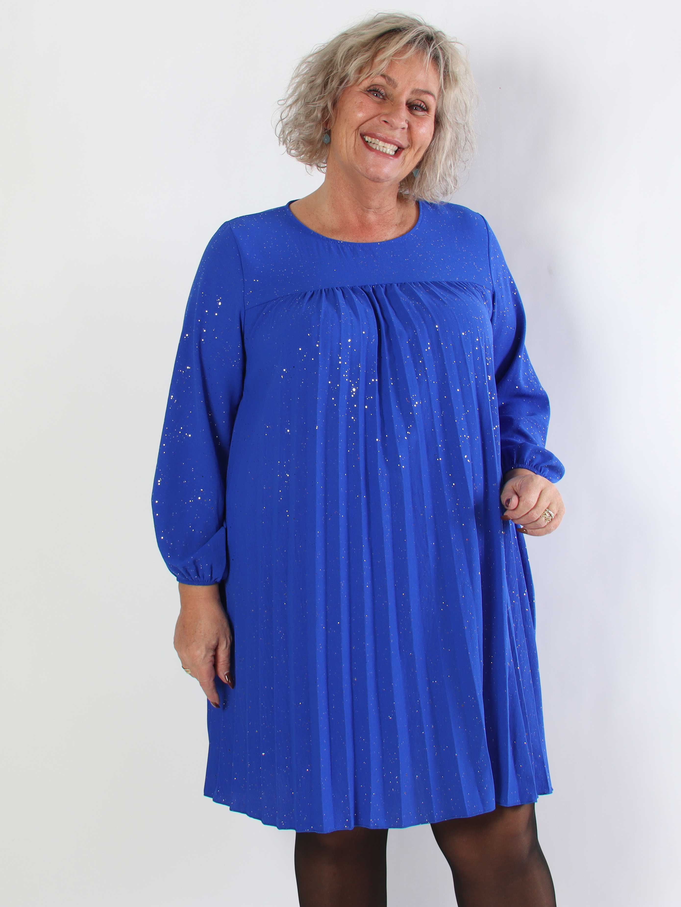 Nancy Glitter Short L/S - Plisseret plus size kjole med lommer og glimmer