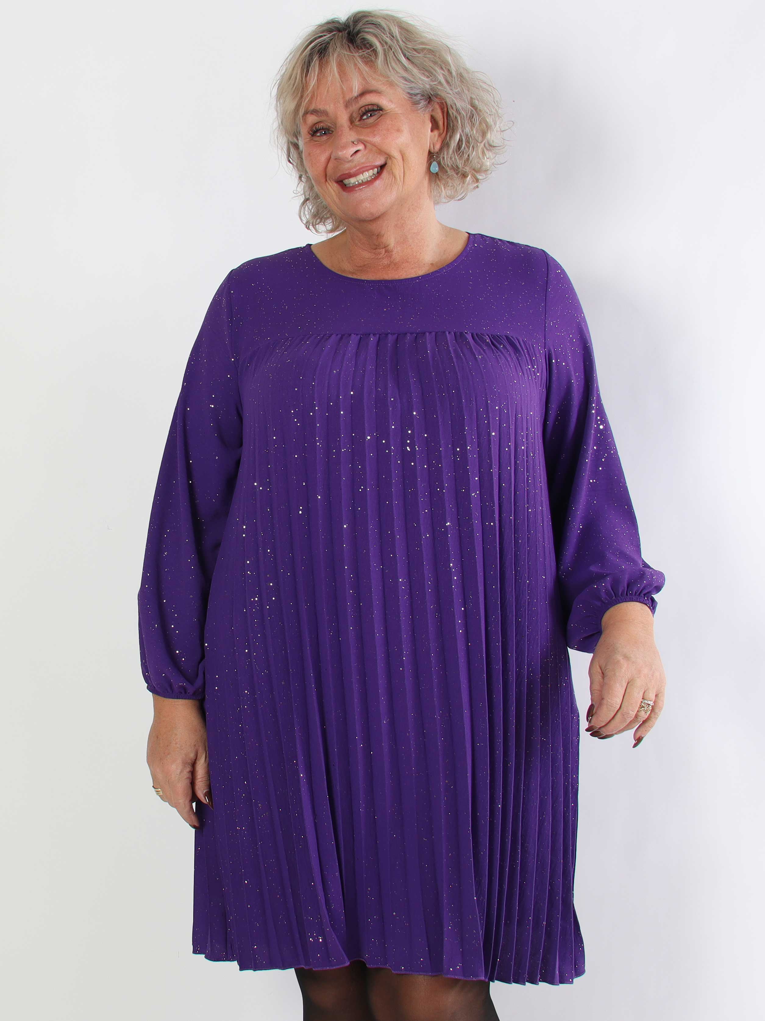 Nancy Glitter Short L/S - Plisseret plus size kjole med lommer og glimmer