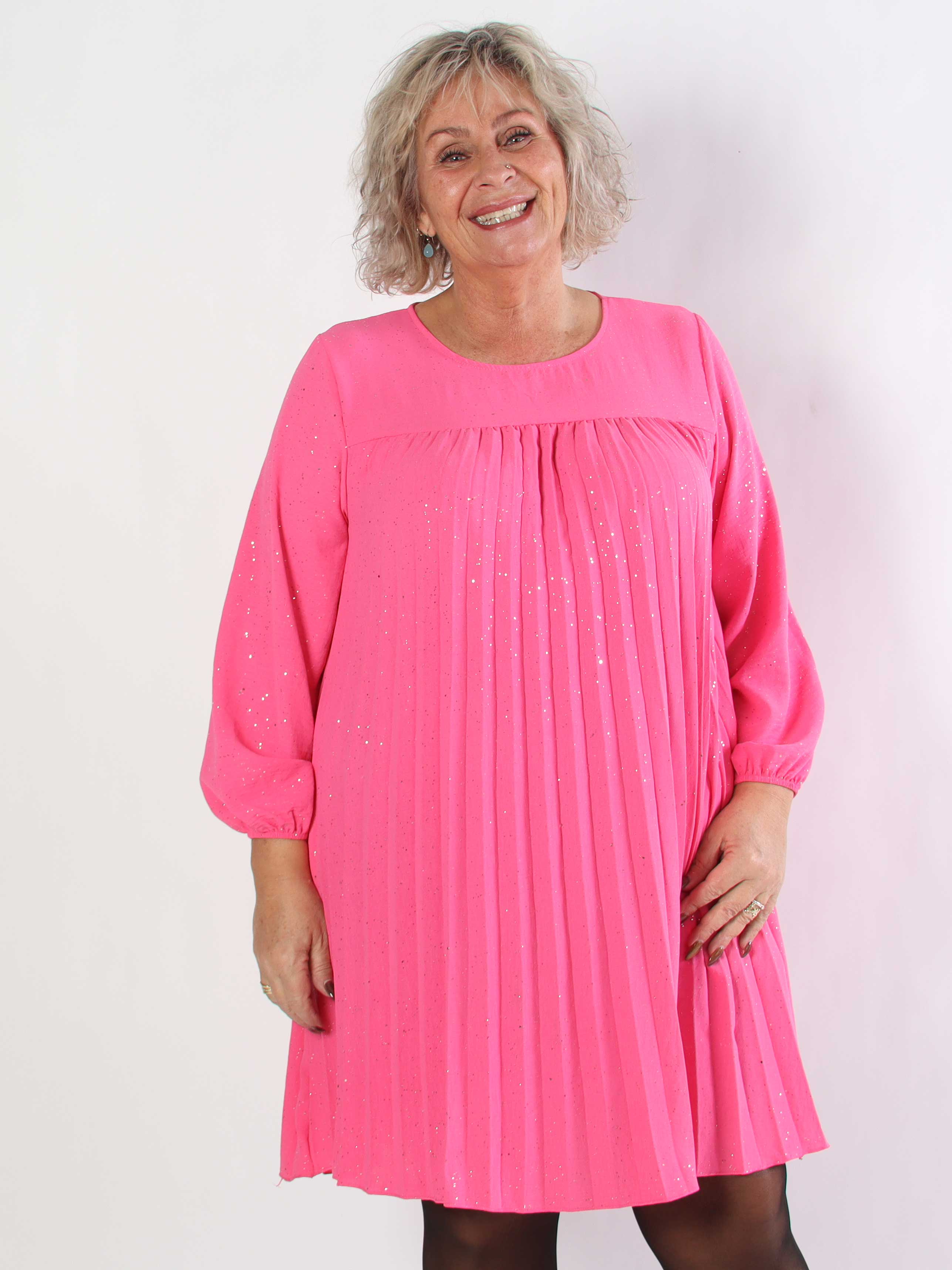 Nancy Glitter Short L/S - Plisseret plus size kjole med lommer og glimmer