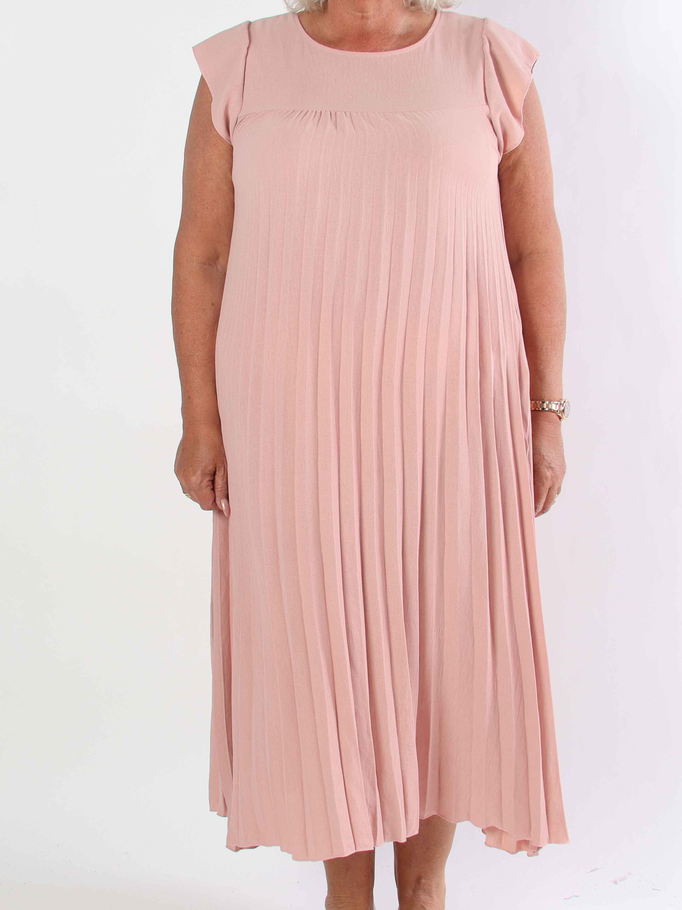 Nancy - Lang plus size kjole med plisseringer og flæseærmer