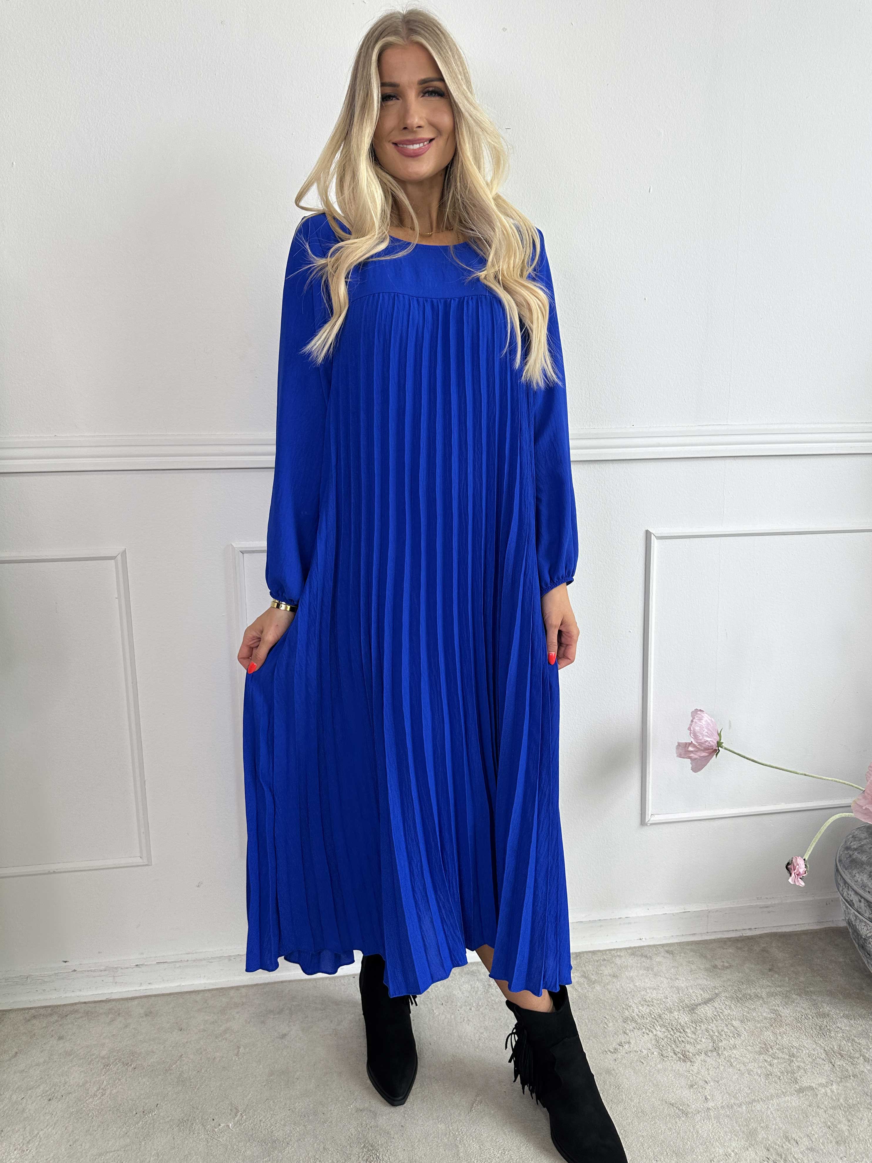 Nancy Long Sleeve - Lang kjole med plisseringer og lommer