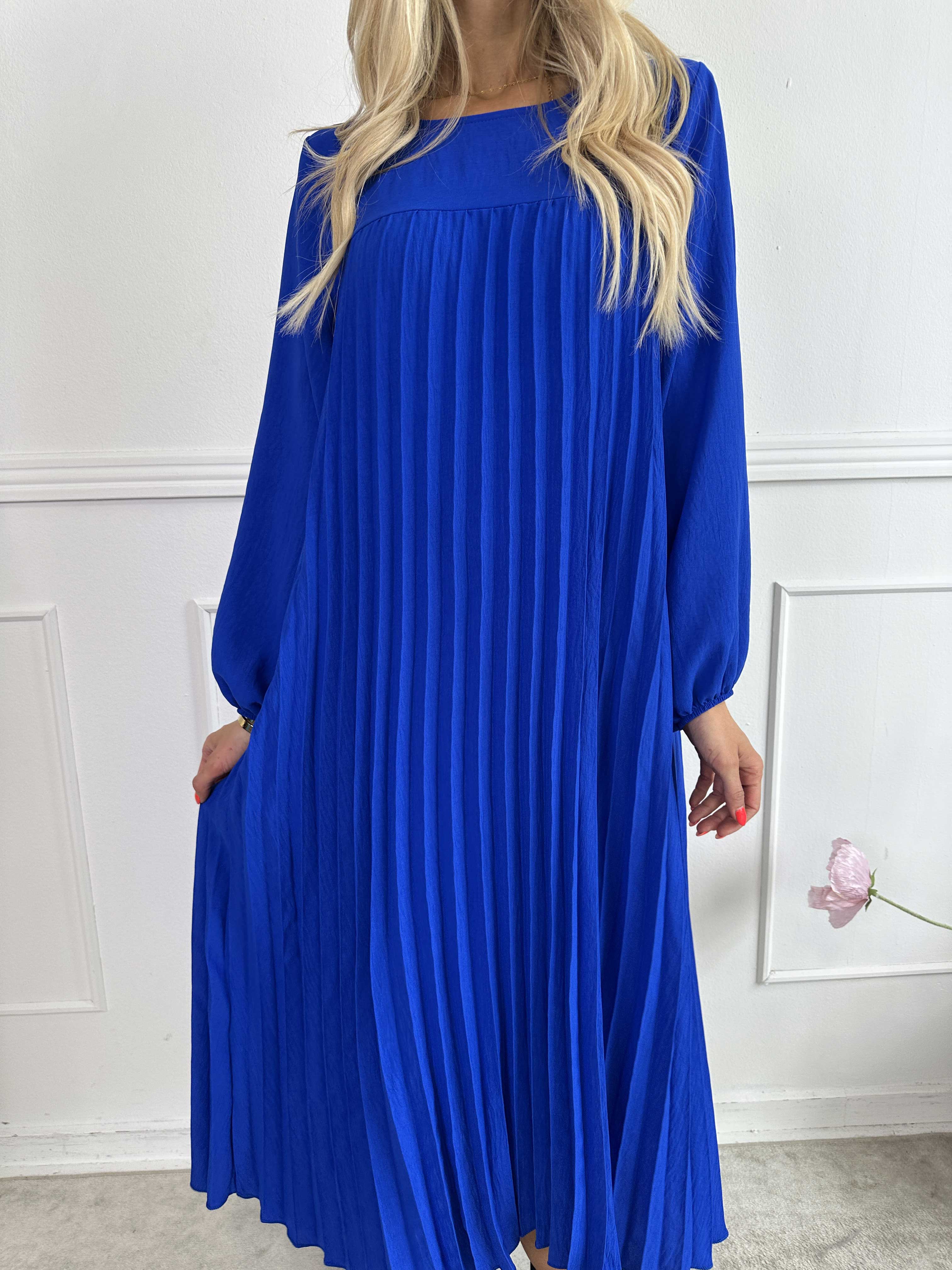 Nancy Long Sleeve - Lang kjole med plisseringer og lommer