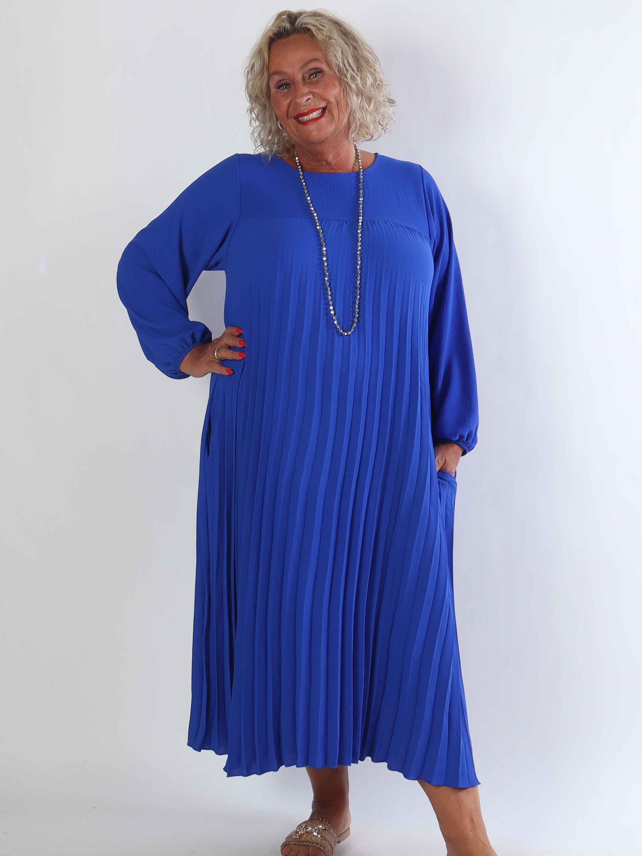 Nancy Long Sleeve - Lang plus size kjole med plisseringer og lommer