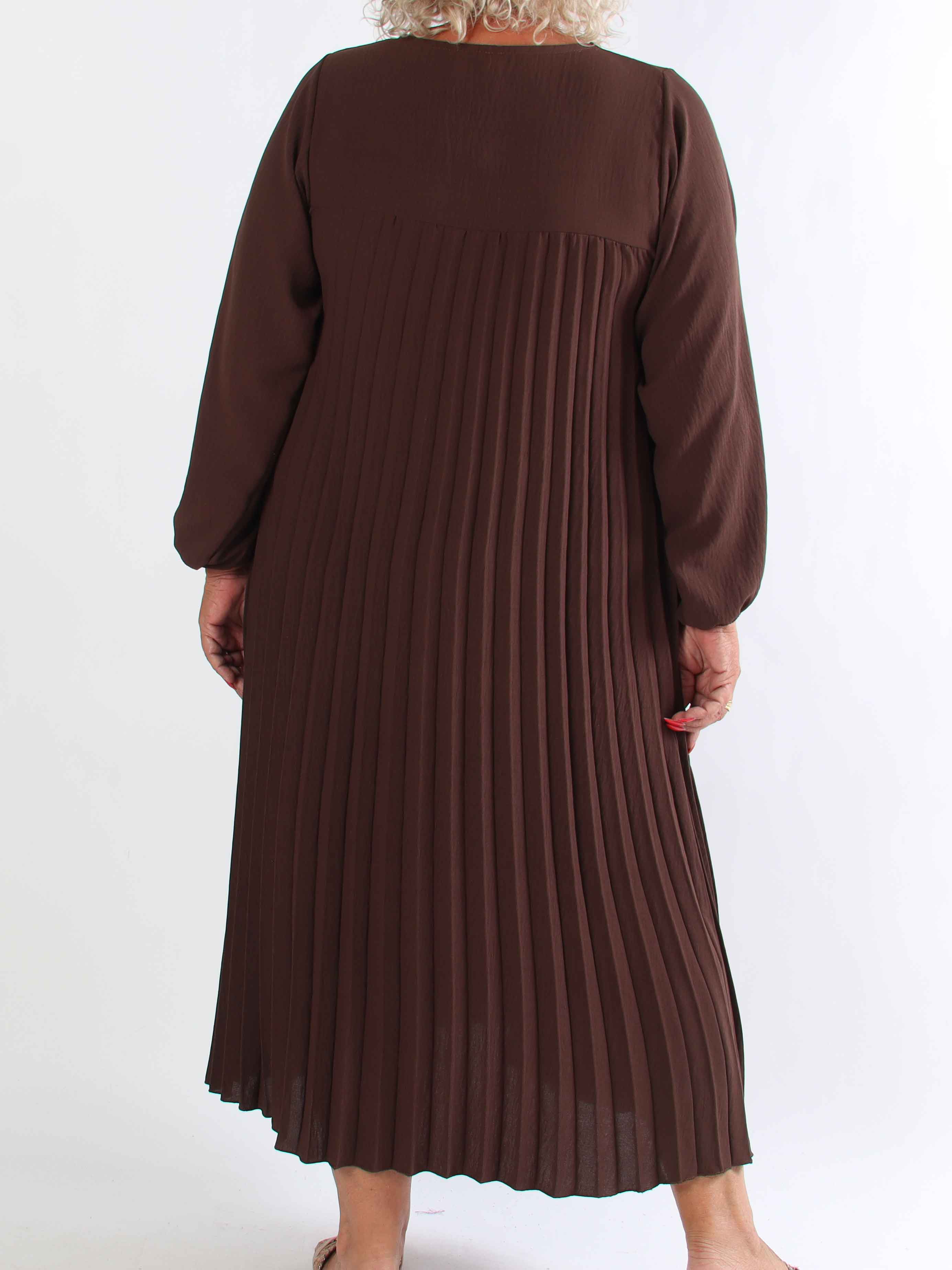 Nancy Long Sleeve - Lang plus size kjole med plisseringer og lommer