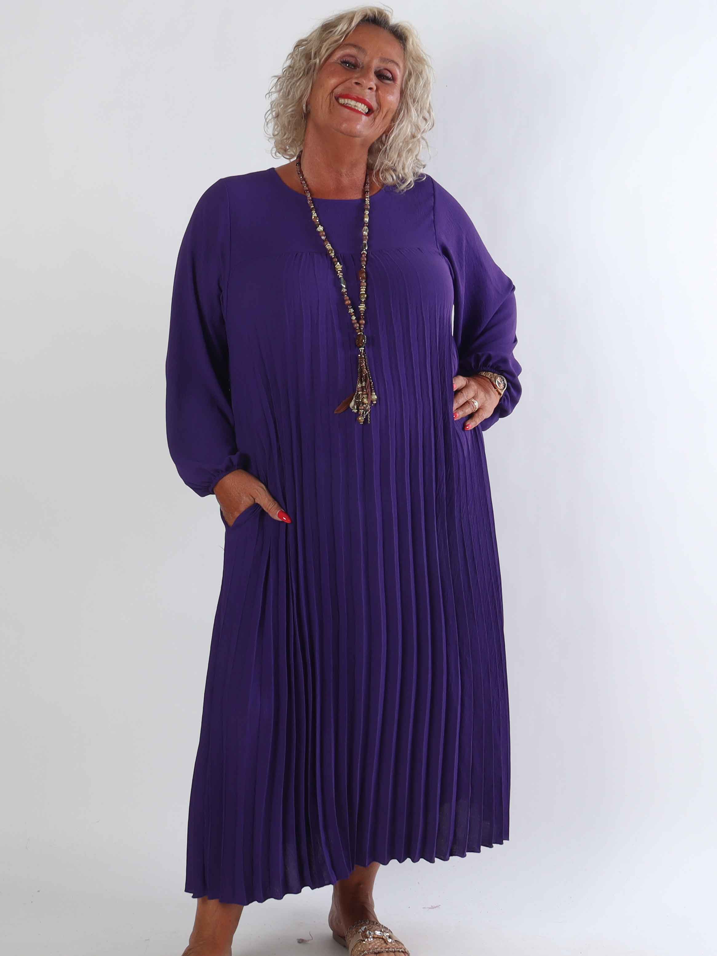 Nancy Long Sleeve - Lang plus size kjole med plisseringer og lommer