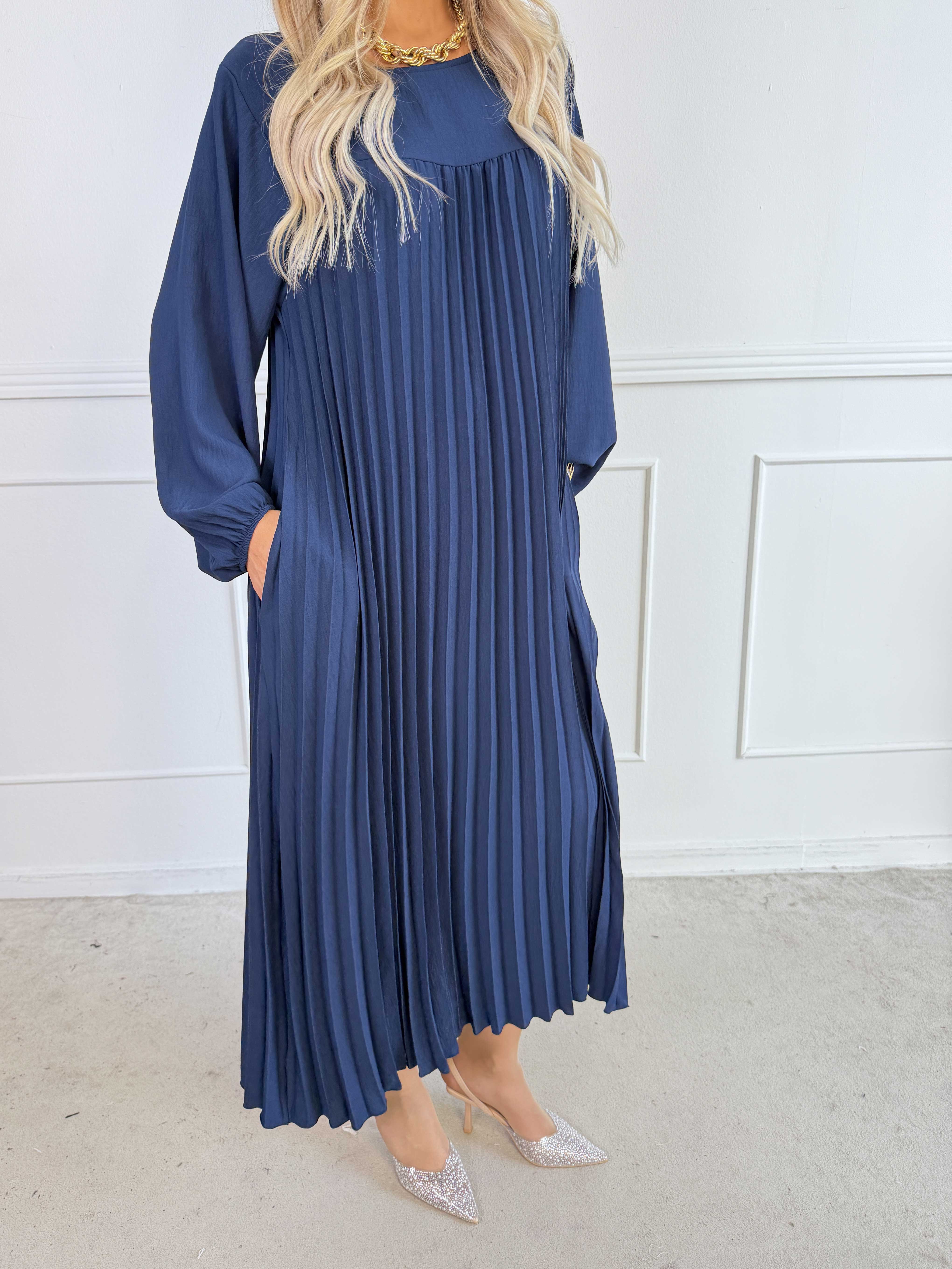 Nancy Long Sleeve - Lang kjole med plisseringer og lommer