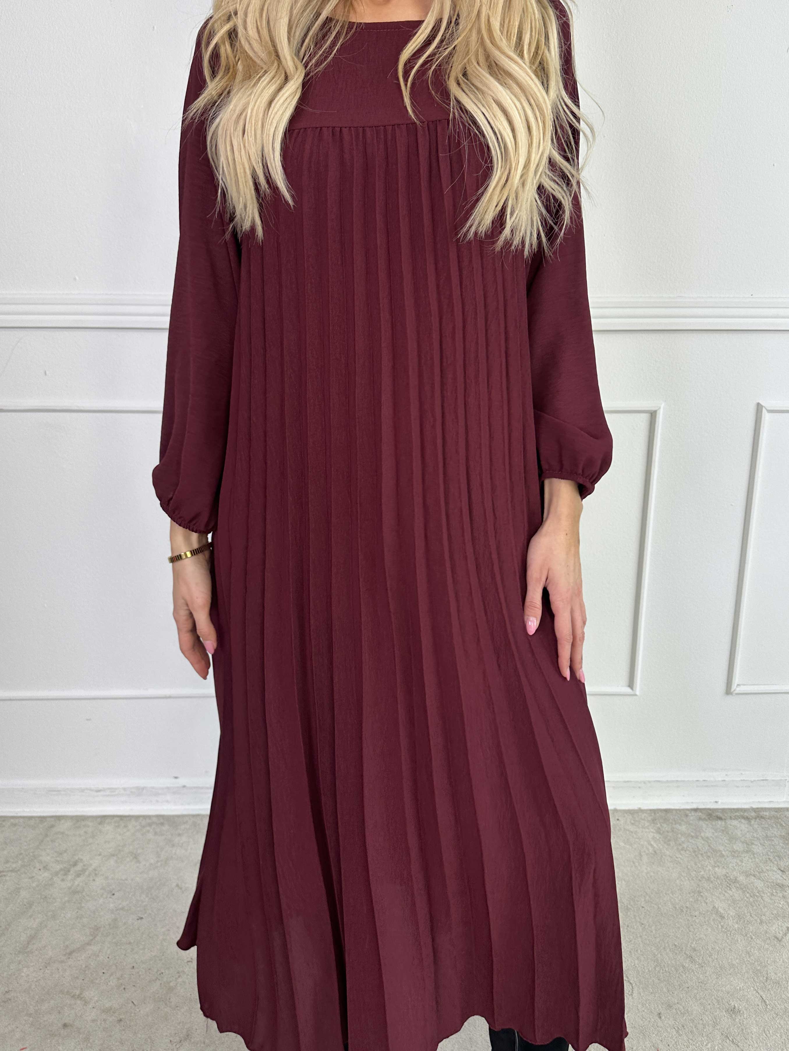 Nancy Long Sleeve - Lang kjole med plisseringer og lommer