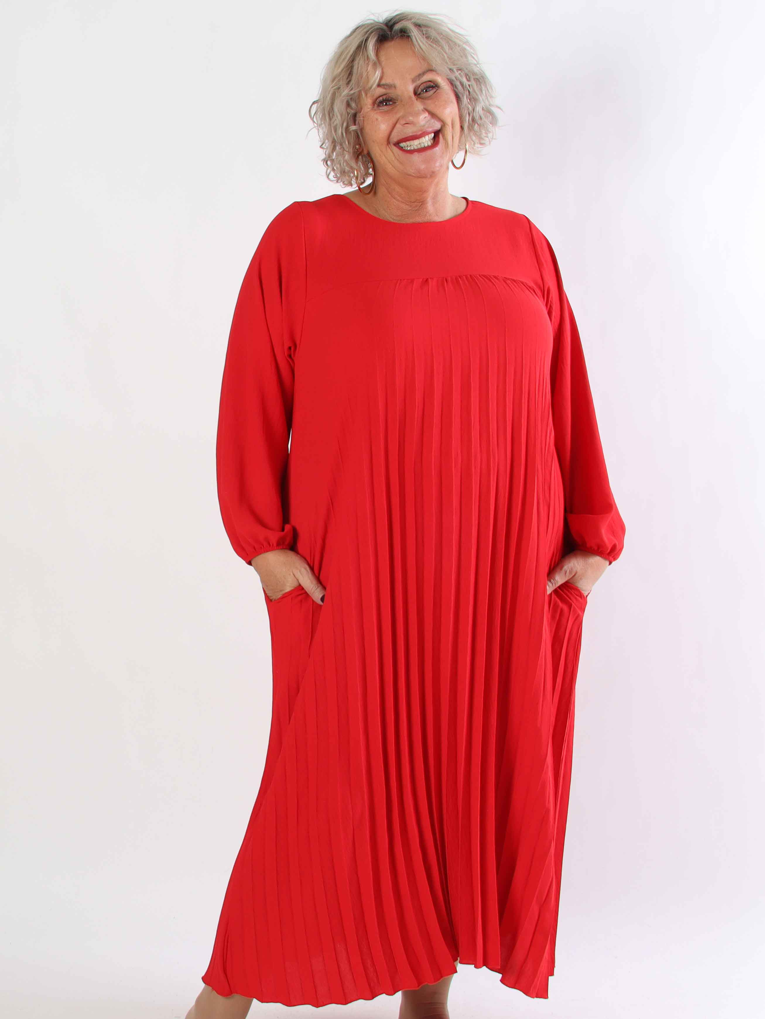 Nancy Long Sleeve - Lang plus size kjole med plisseringer og lommer