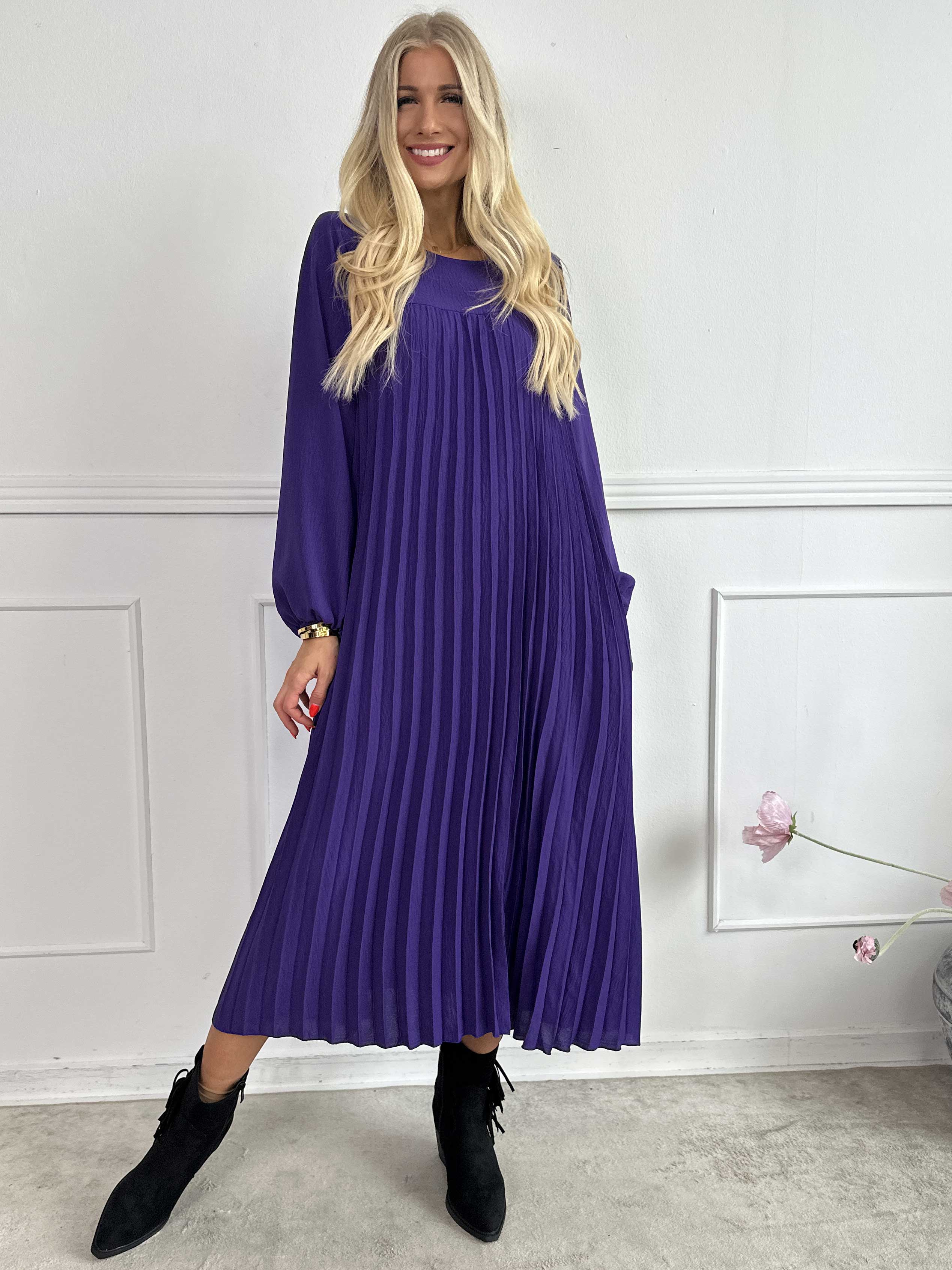 Nancy Long Sleeve - Lang kjole med plisseringer og lommer