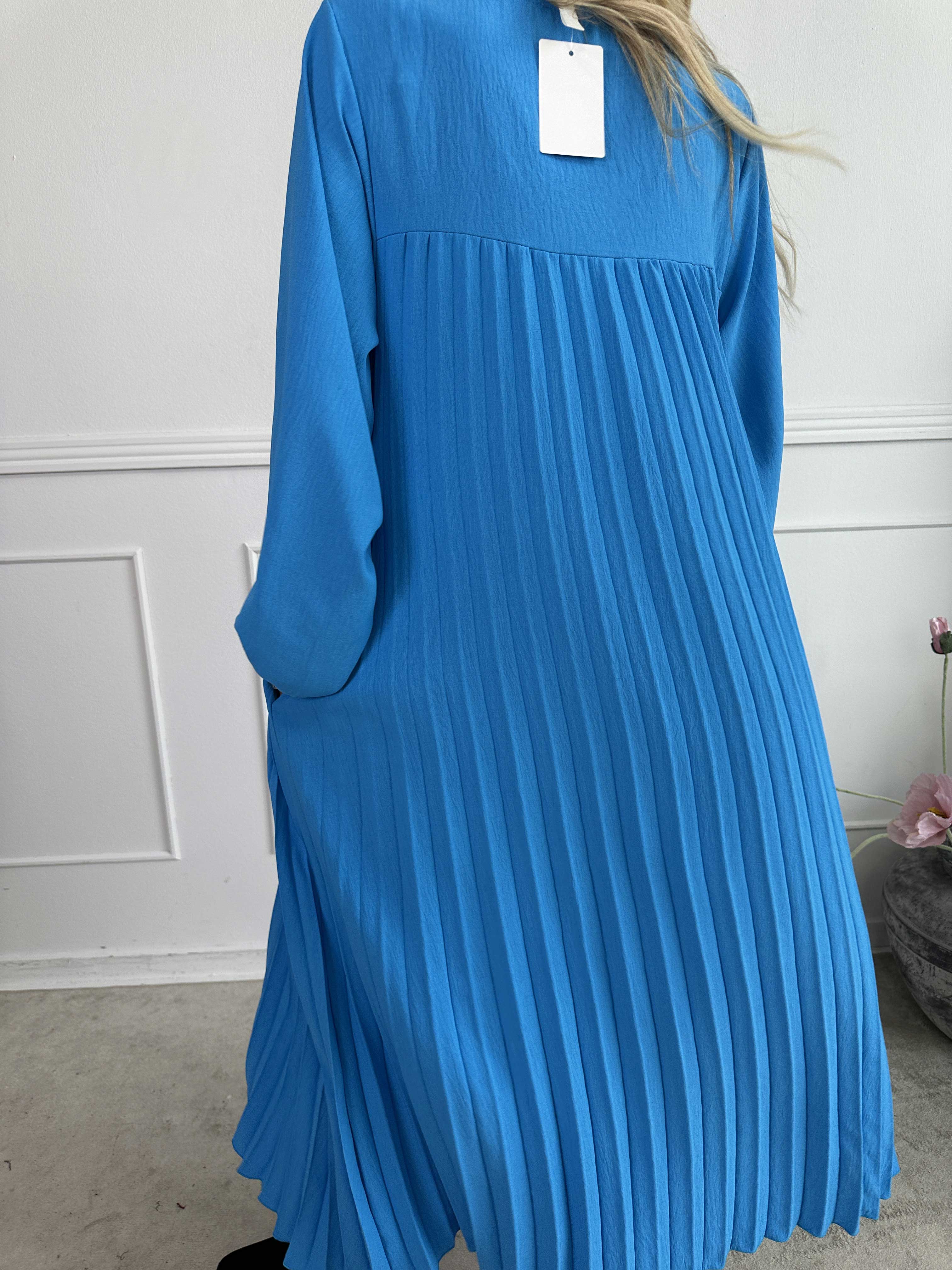 Nancy Long Sleeve - Lang kjole med plisseringer og lommer