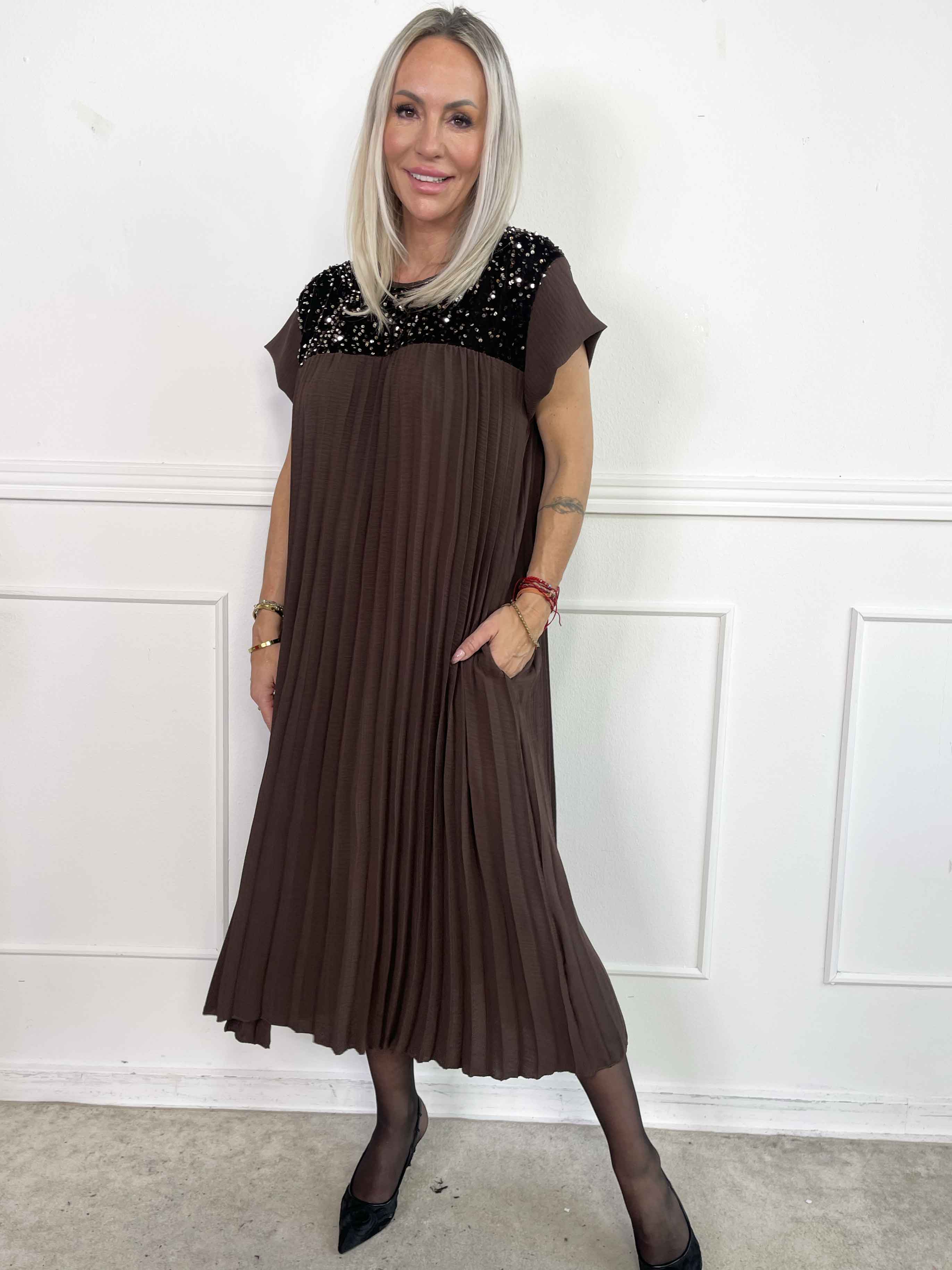 Nancy Party - Lang plisseret kjole med pailletter og velour