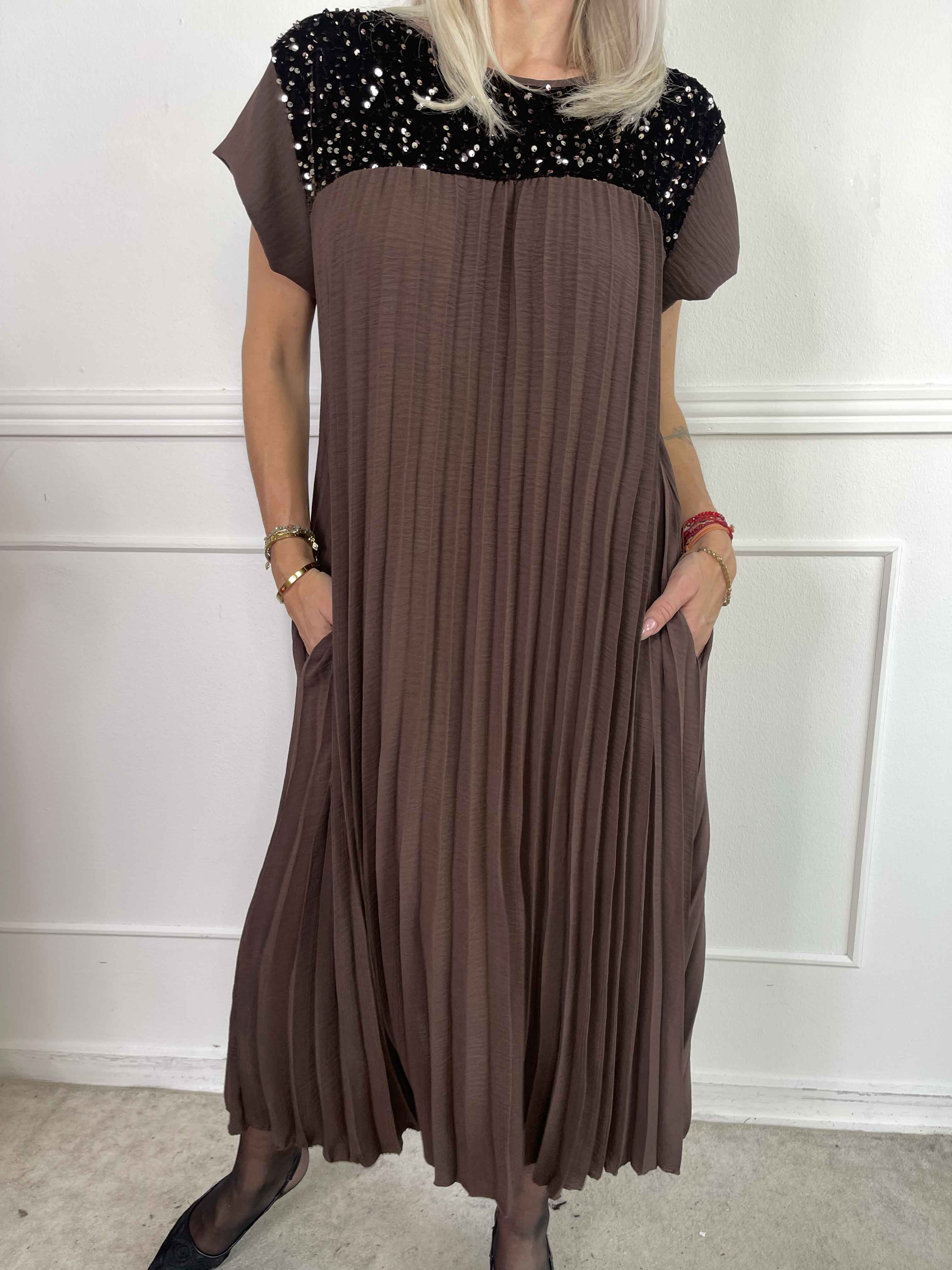 Nancy Party - Lang plisseret kjole med pailletter og velour