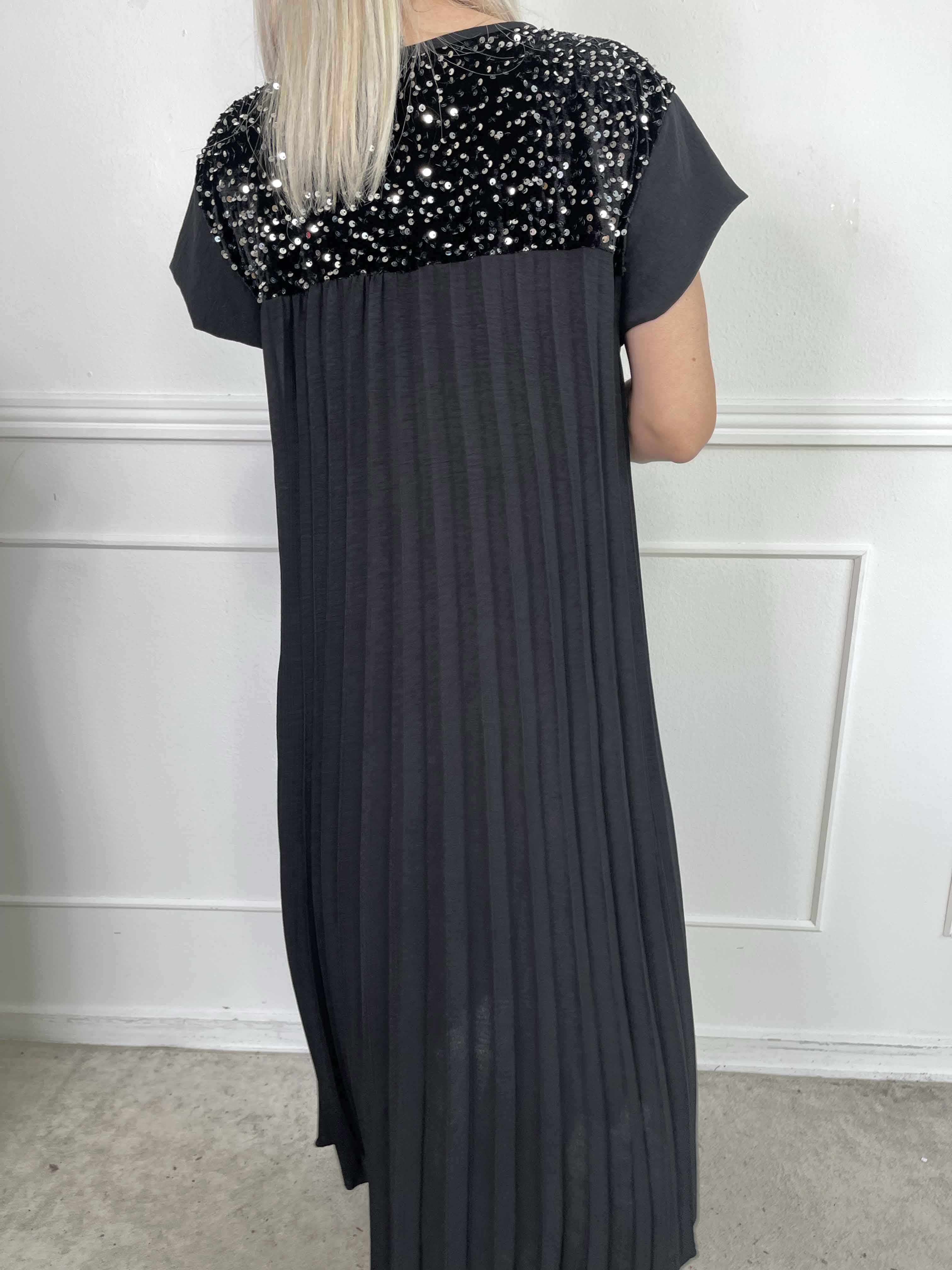 Nancy Party - Lang plisseret kjole med pailletter og velour