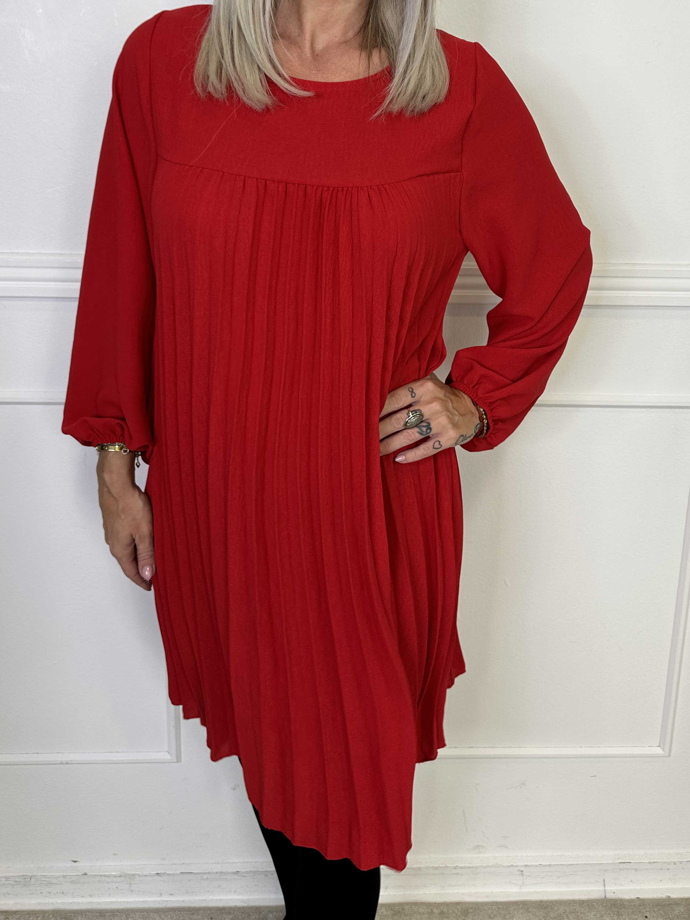 Nancy Short L/S - Kjole med plisseringer og lommer