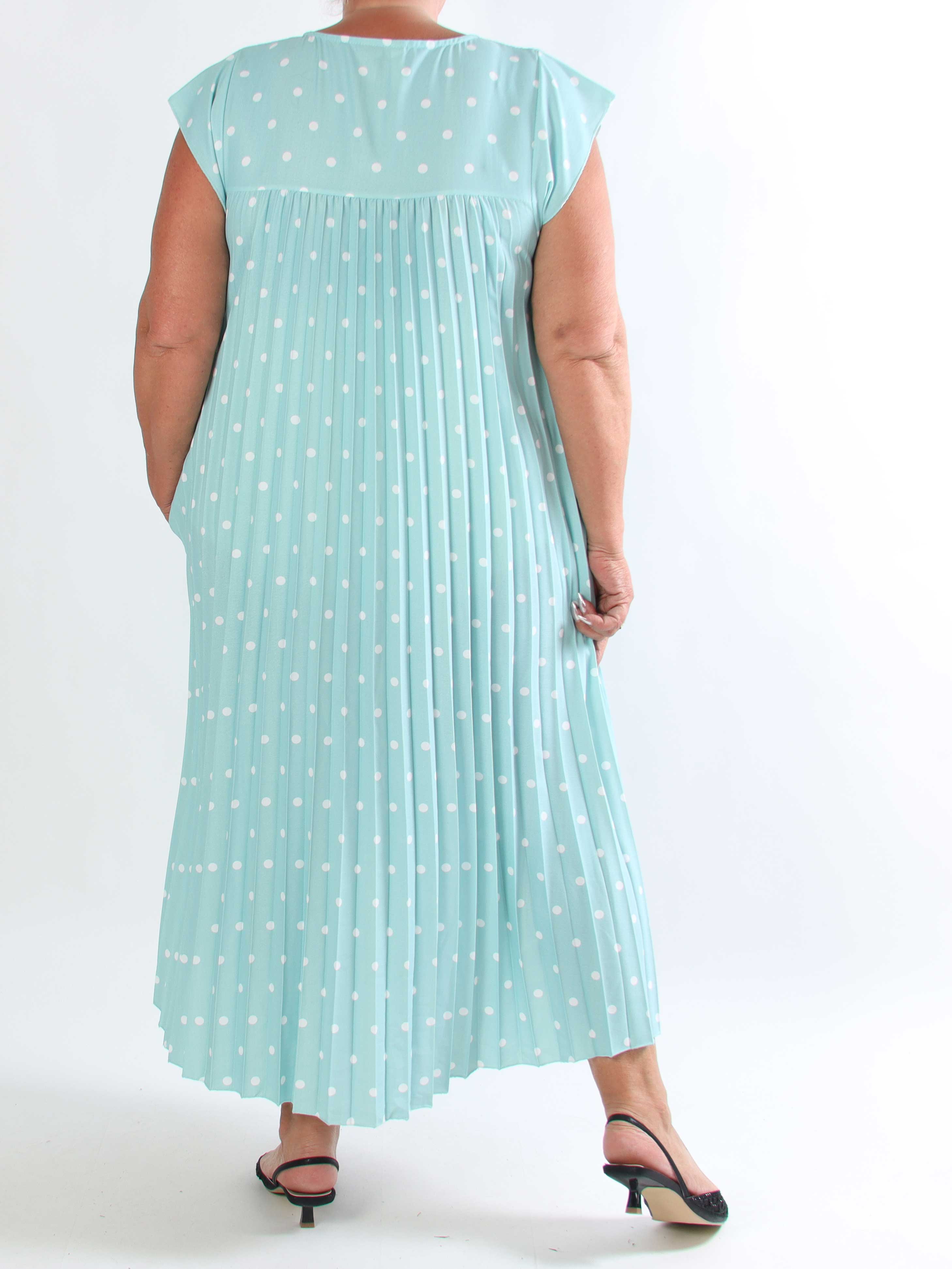 Nancy Dot - Lang plisseret plus size kjole med prikker og lommer