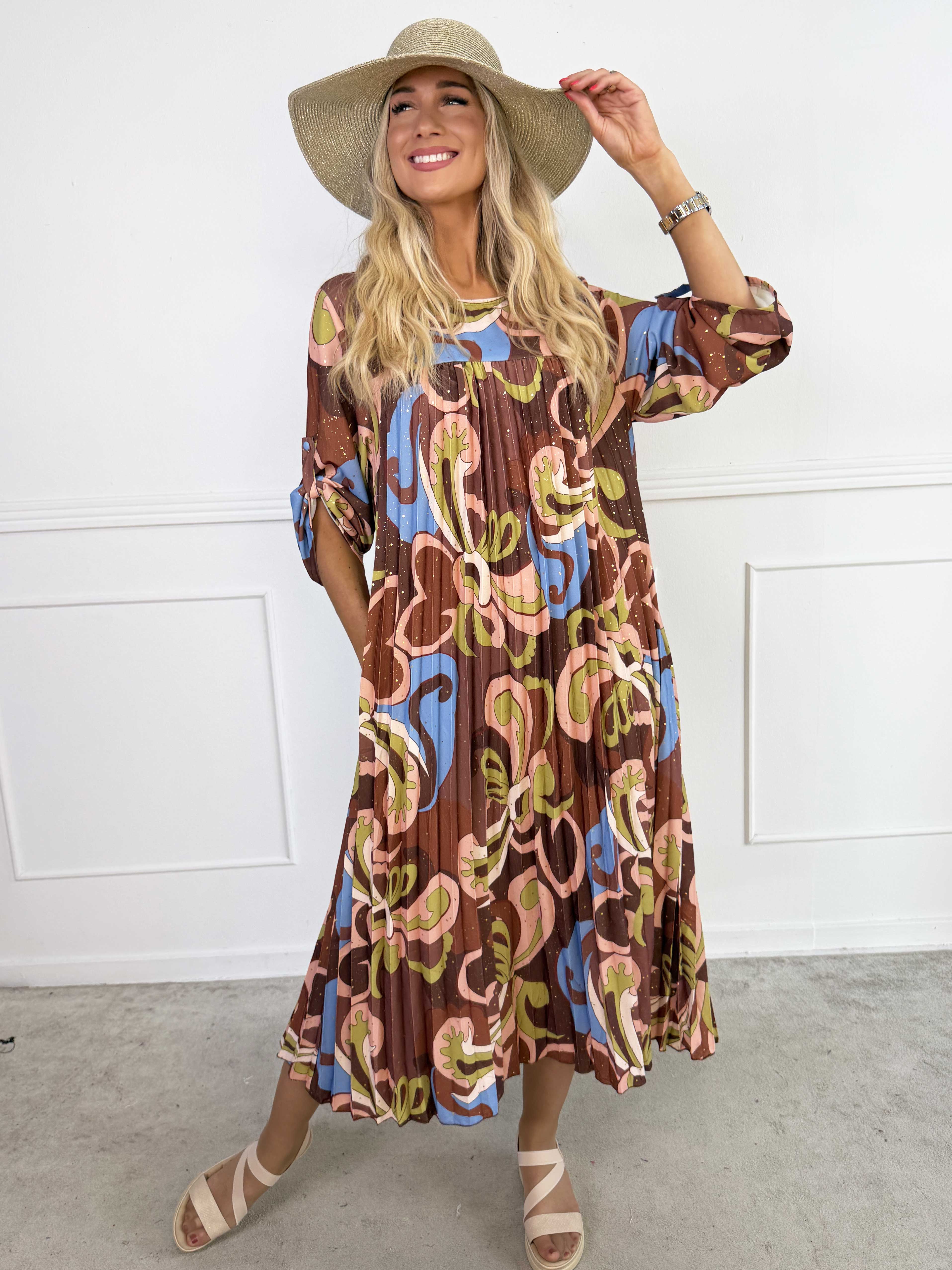 Nannie Retro - Lang plisseret kjole i flerfarvet mønster