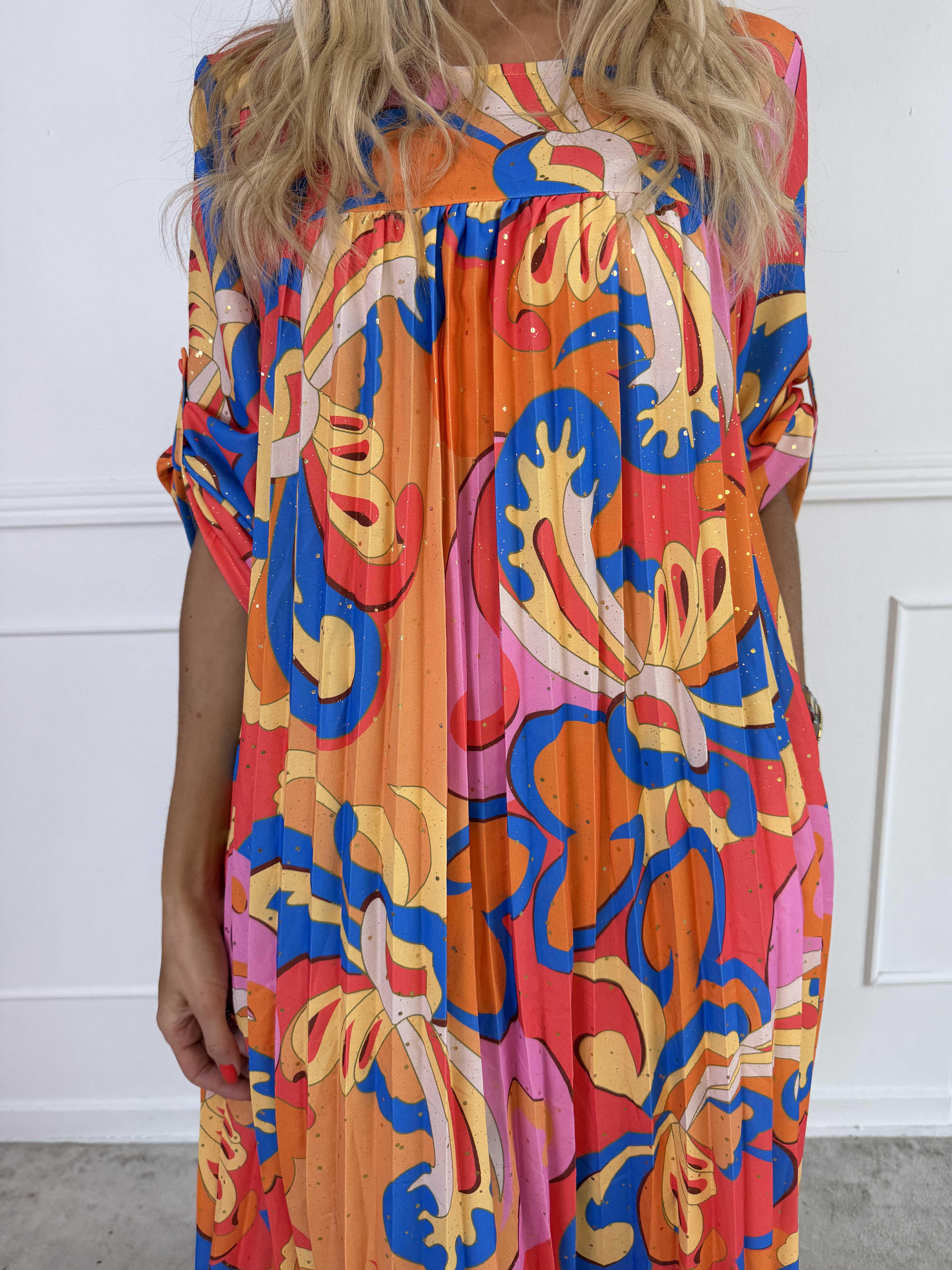 Nannie Retro - Lang plisseret kjole i flerfarvet mønster