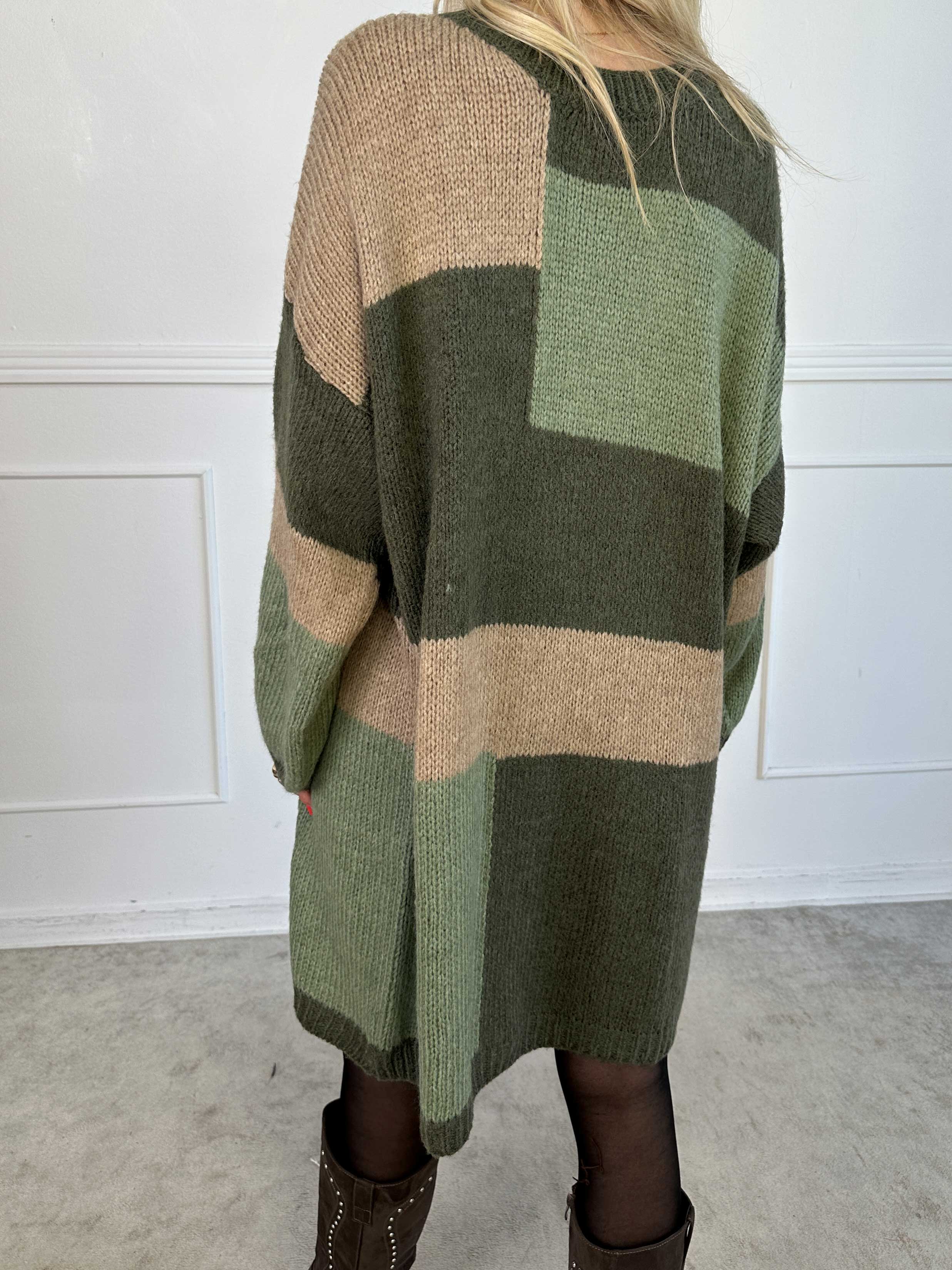 Nesrin - Blød flerfarvet strikkjole