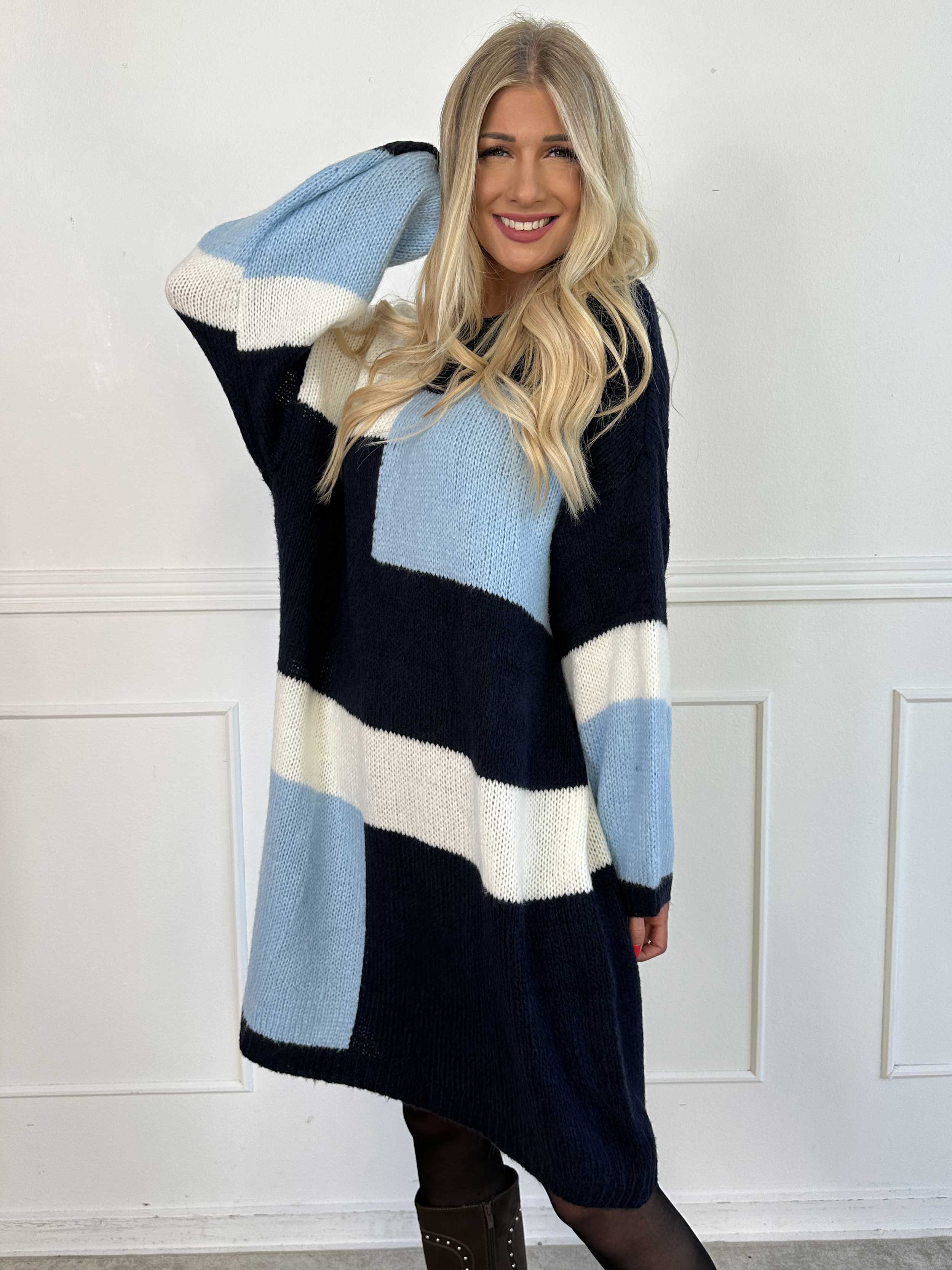 Nesrin - Blød flerfarvet strikkjole