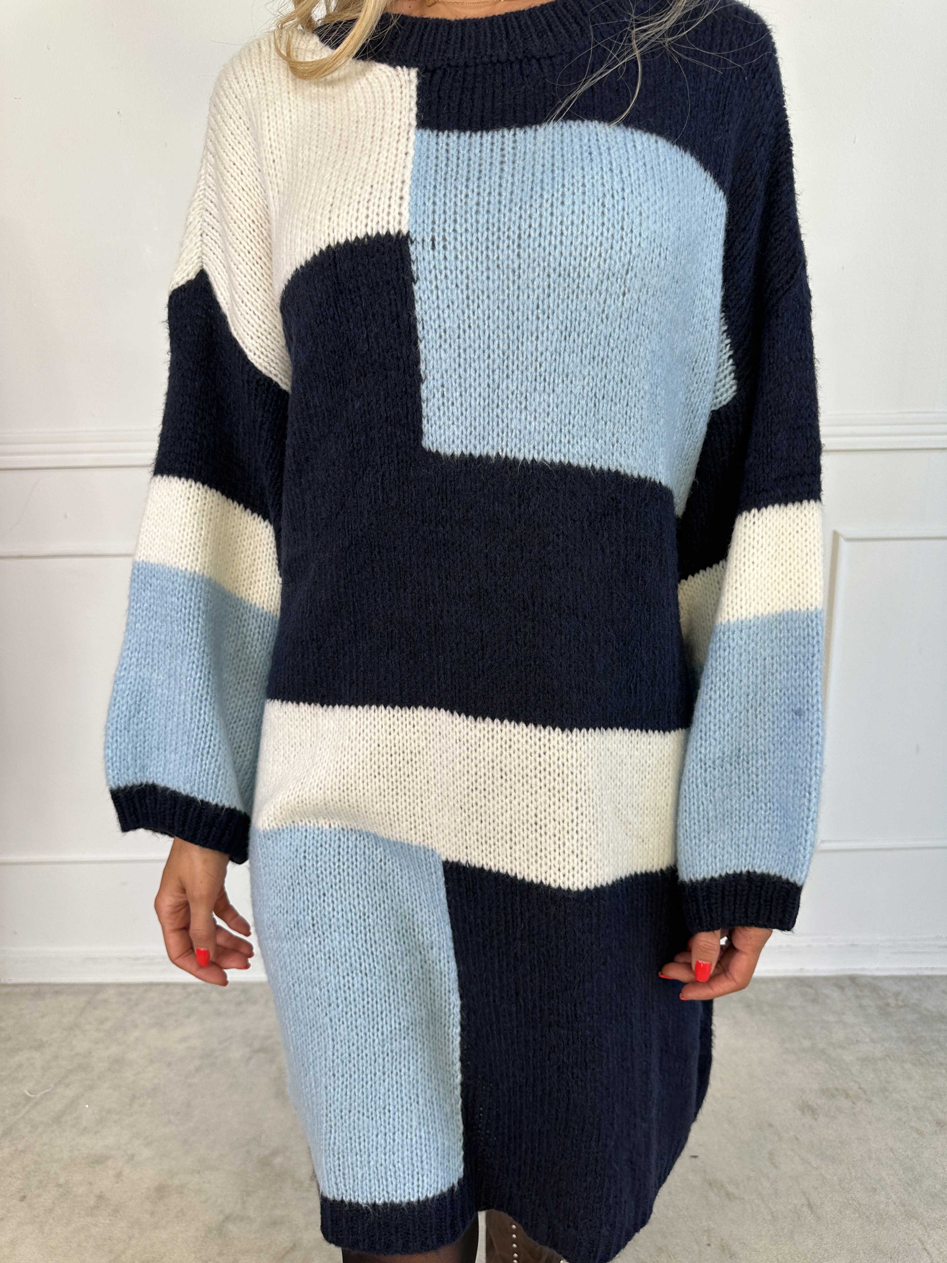 Nesrin - Blød flerfarvet strikkjole