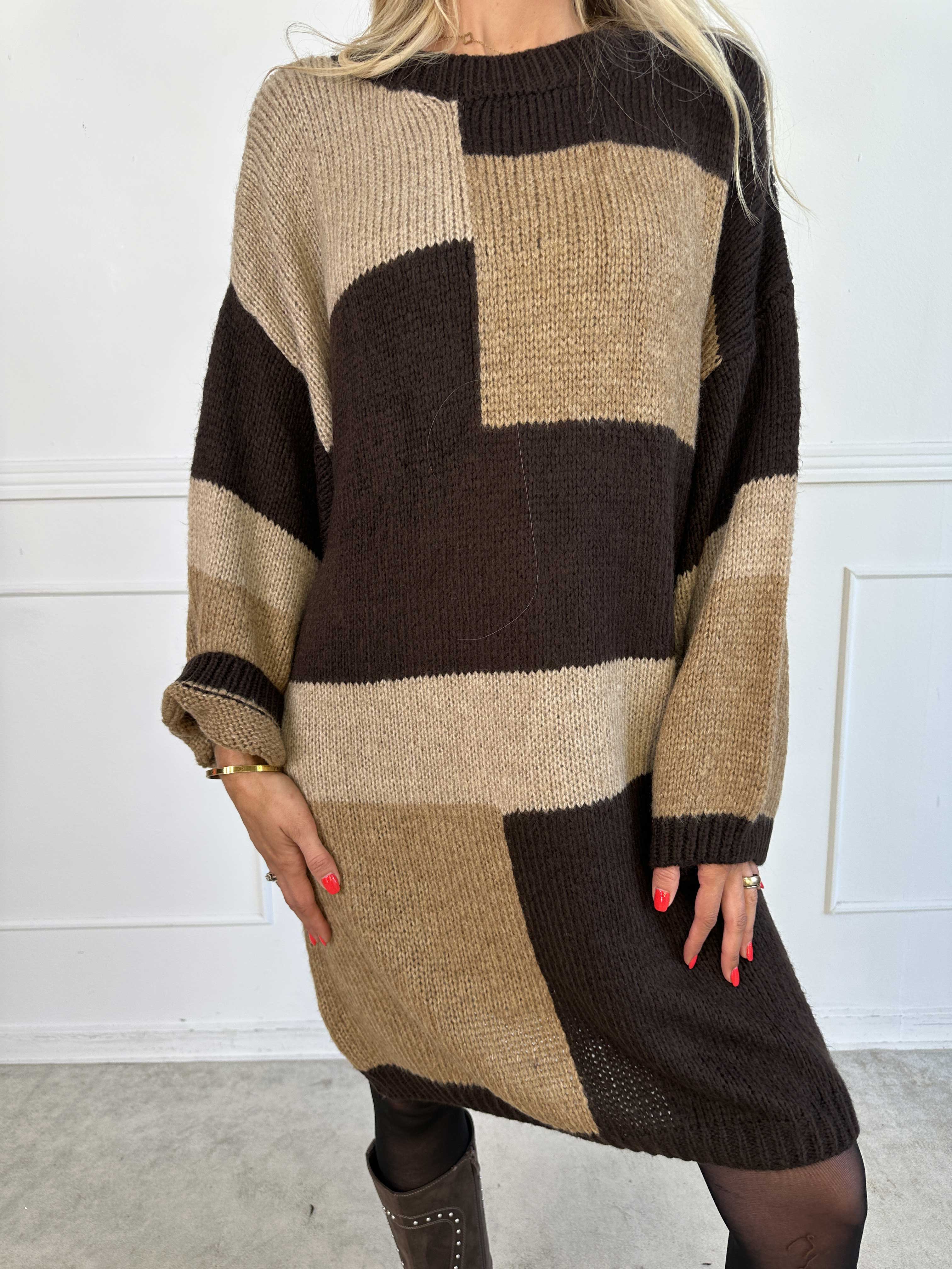 Nesrin - Blød flerfarvet strikkjole