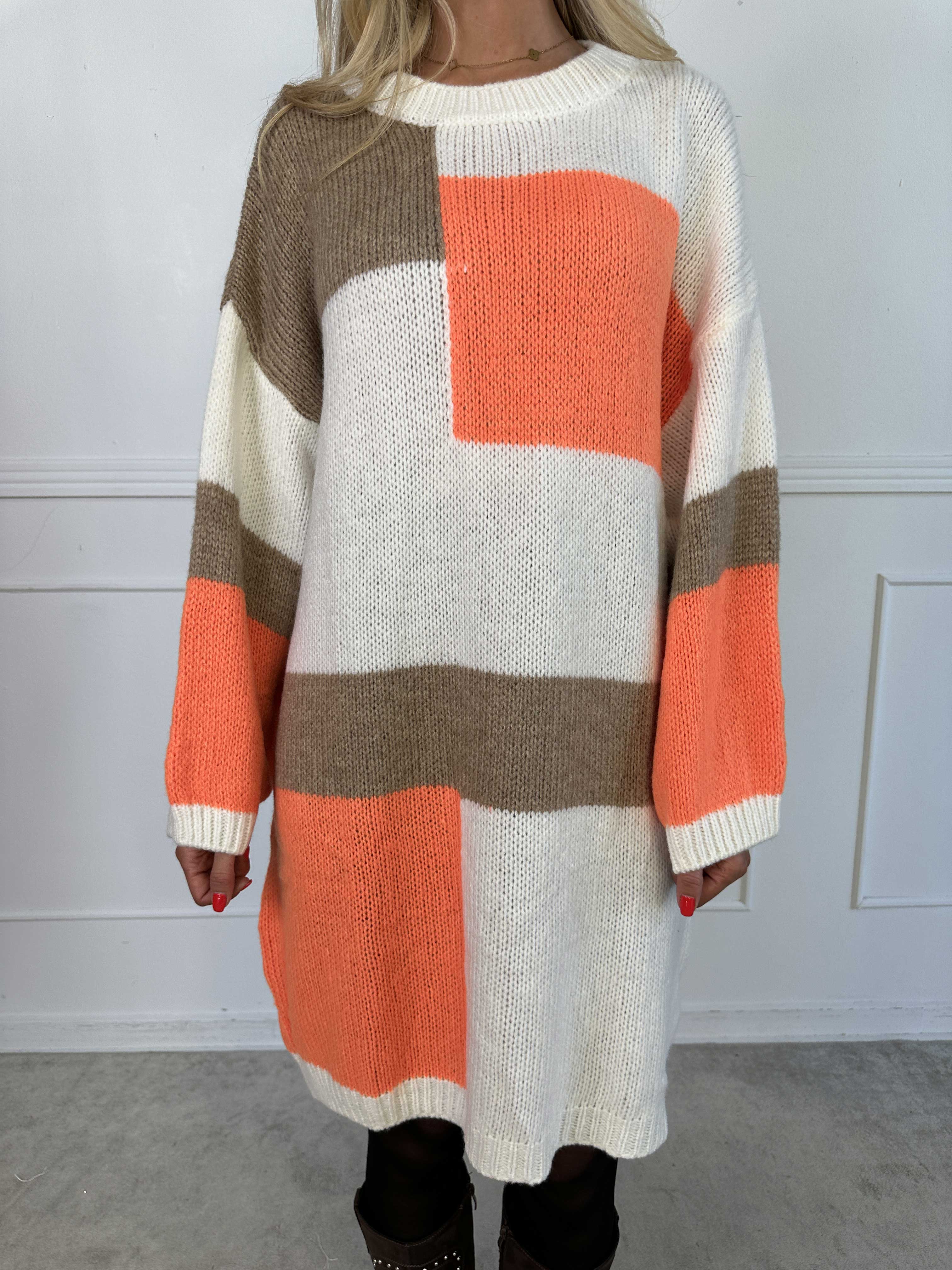 Nesrin - Blød flerfarvet strikkjole