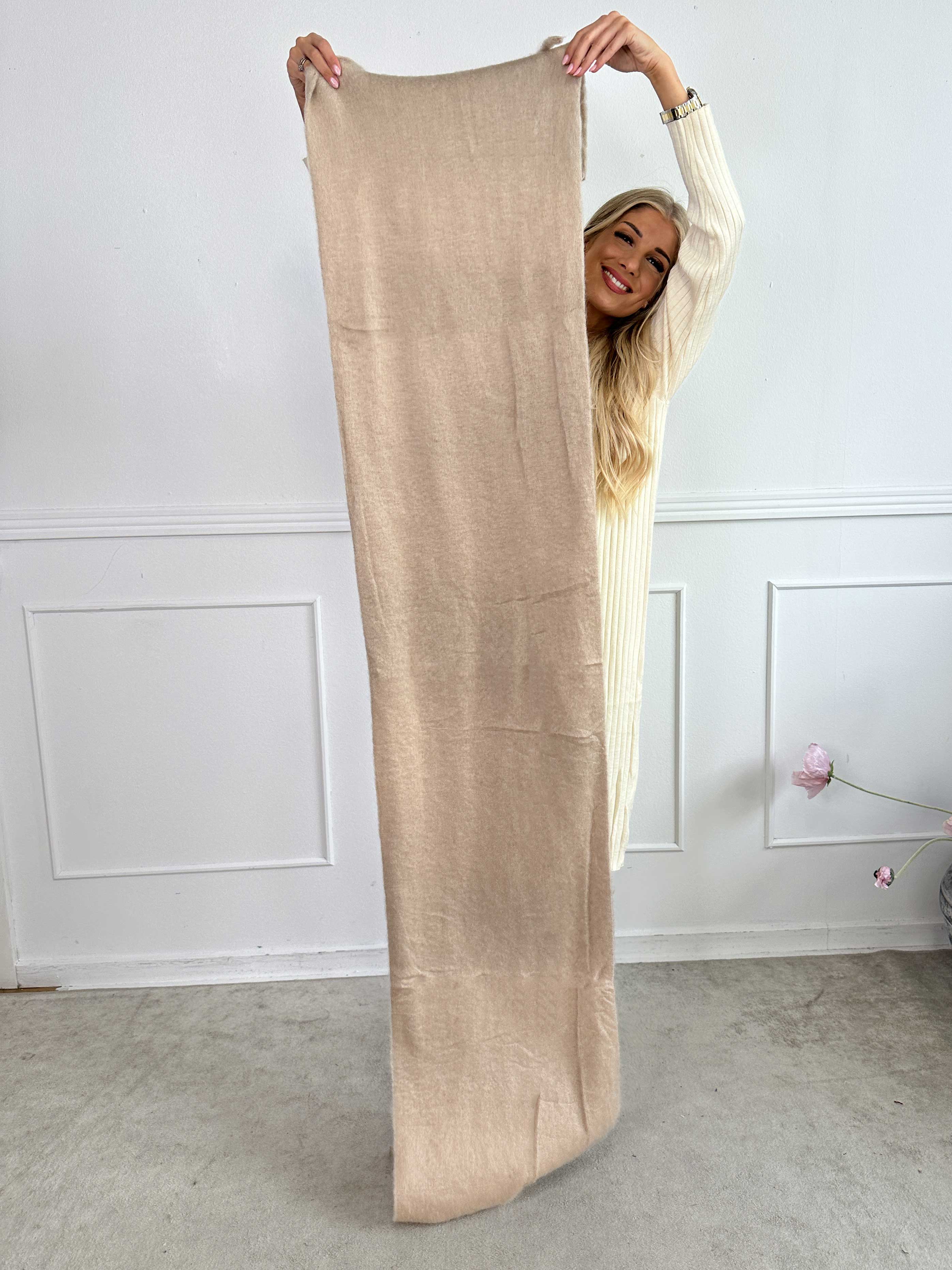 Nevaeh - Blødt tørklæde i viskose og uld