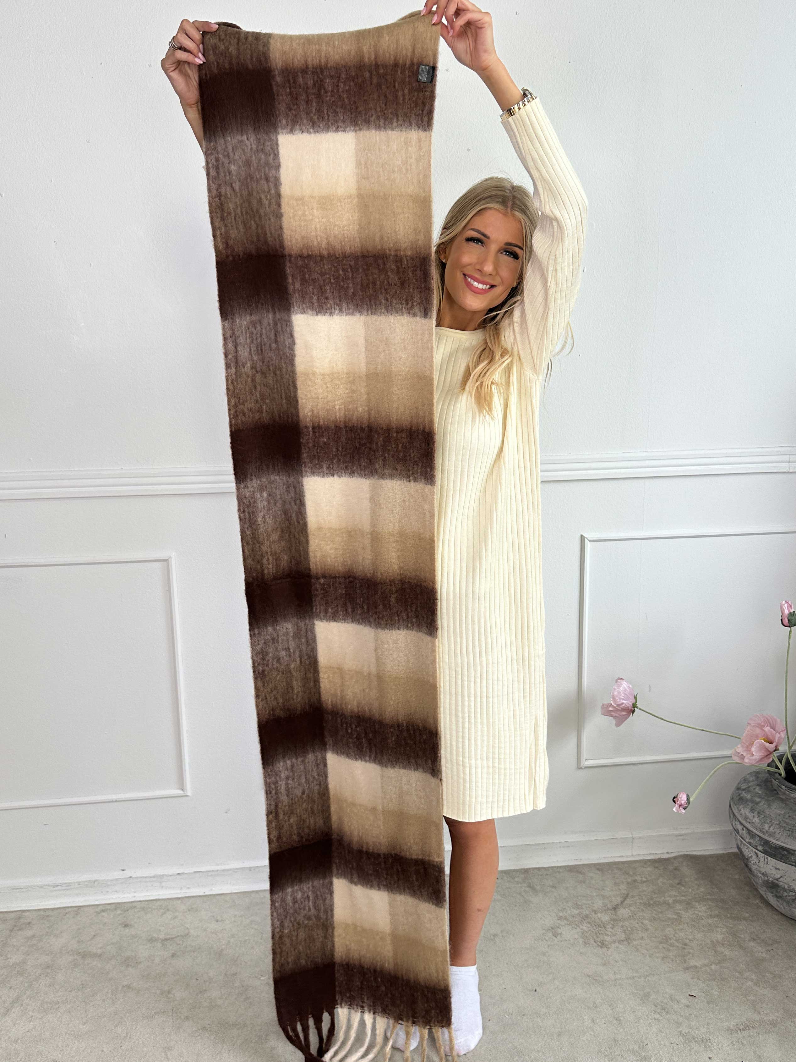 Nevaeh - Blødt tørklæde i viskose og uld