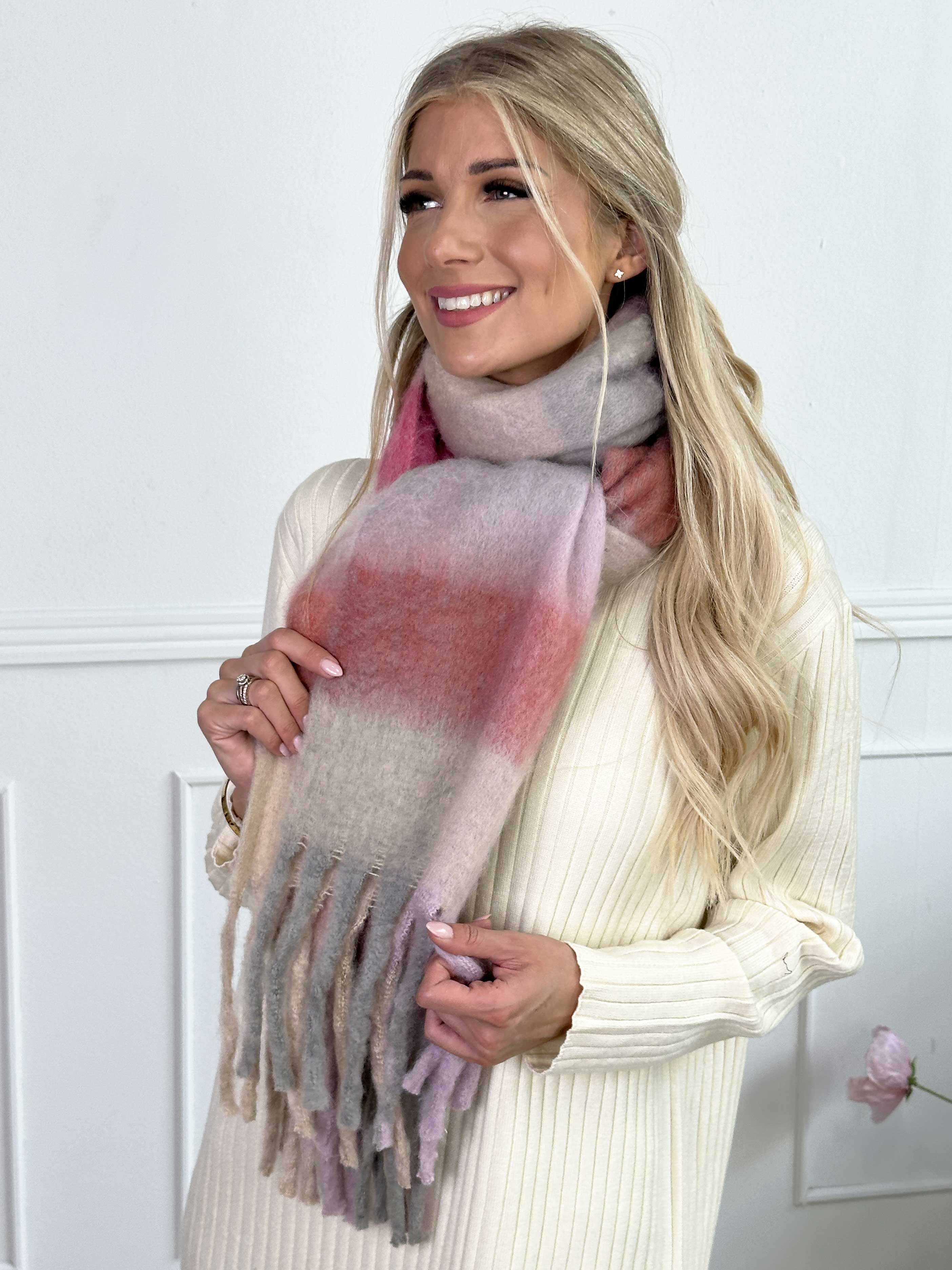 Nevaeh - Blødt tørklæde i viskose og uld