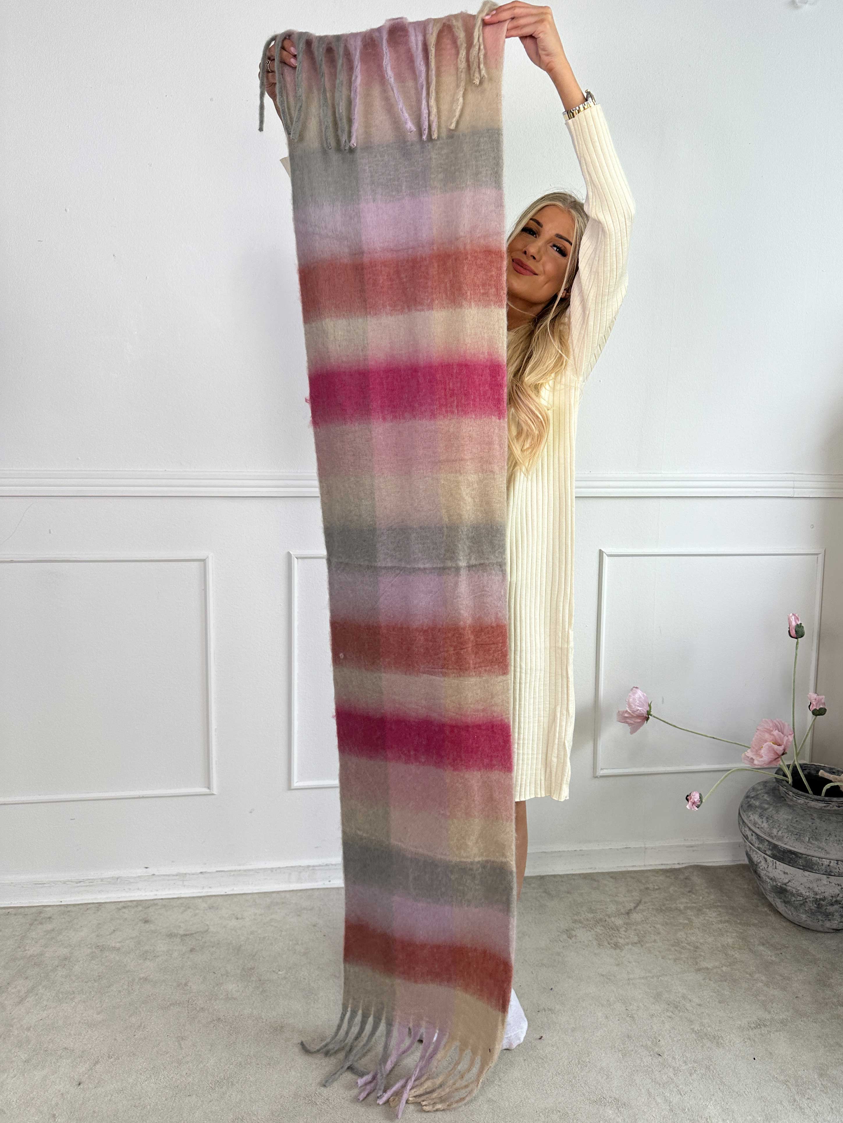 Nevaeh - Blødt tørklæde i viskose og uld