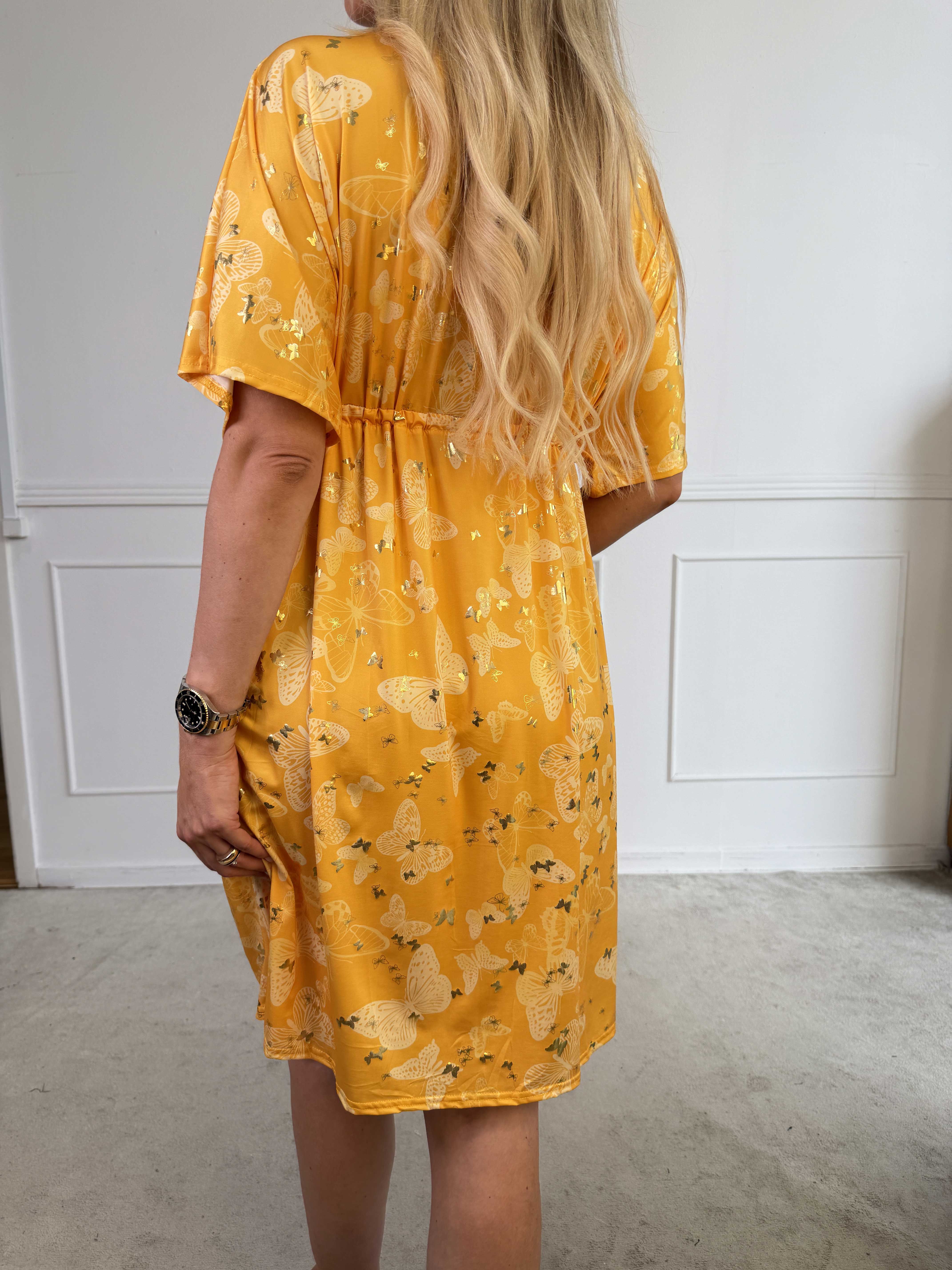 Nicolina Butterfly Short - Elastik kjole med sommerfugleprint og snøre under brystet