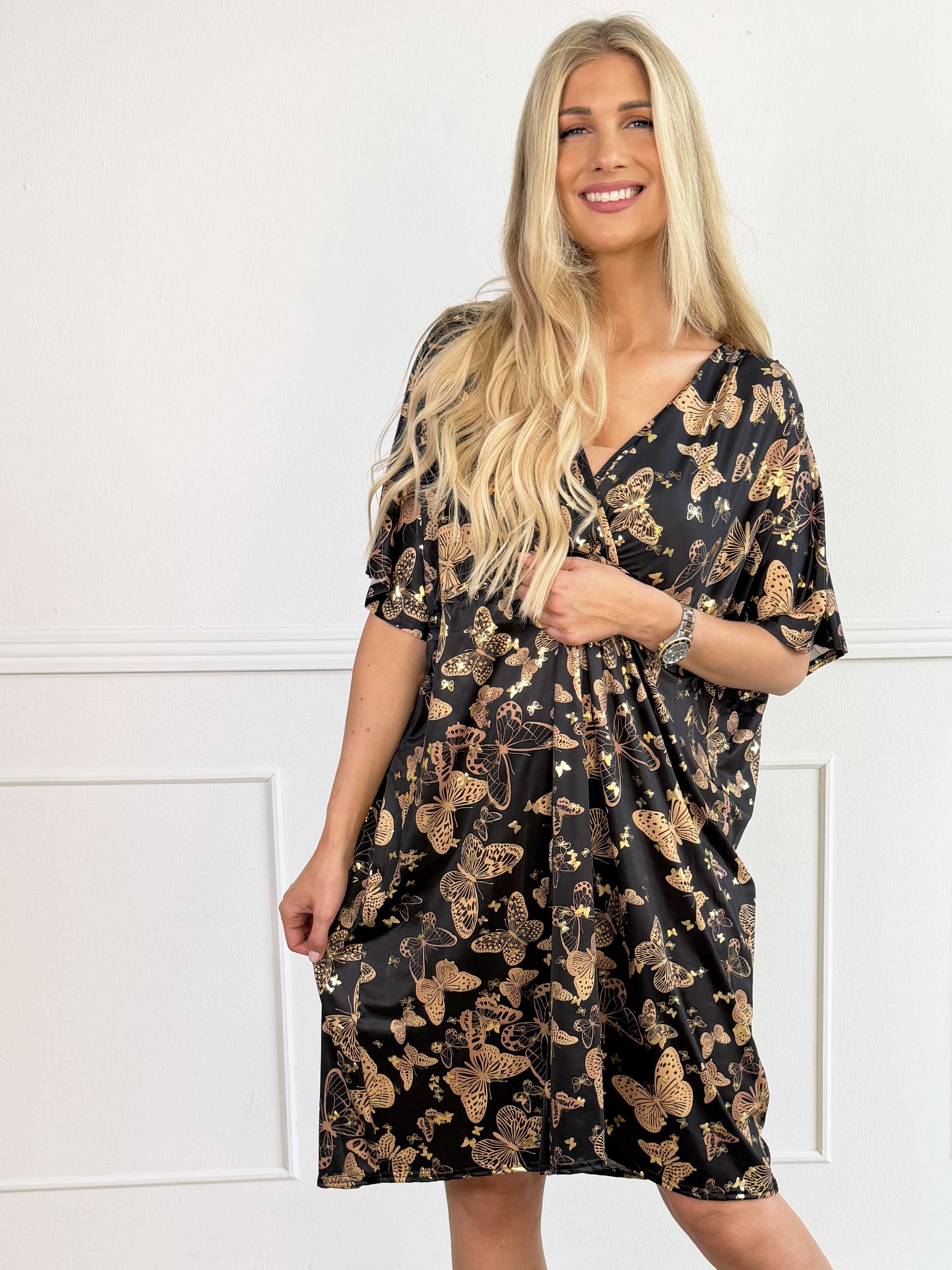 Nicolina Butterfly Short - Elastik kjole med sommerfugleprint og snøre under brystet