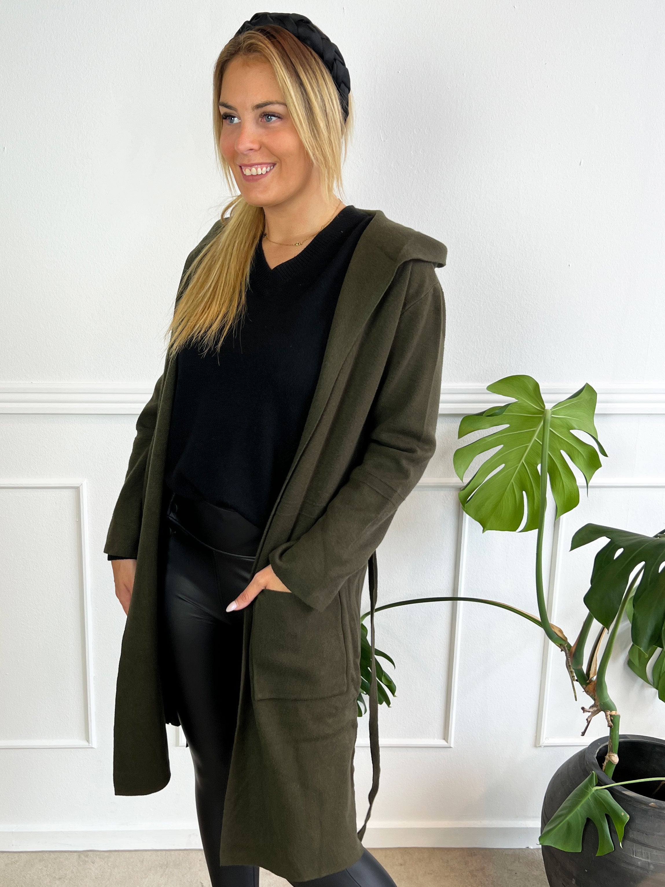 Nina - Dejlig blød cardigan med hætte og bindebånd