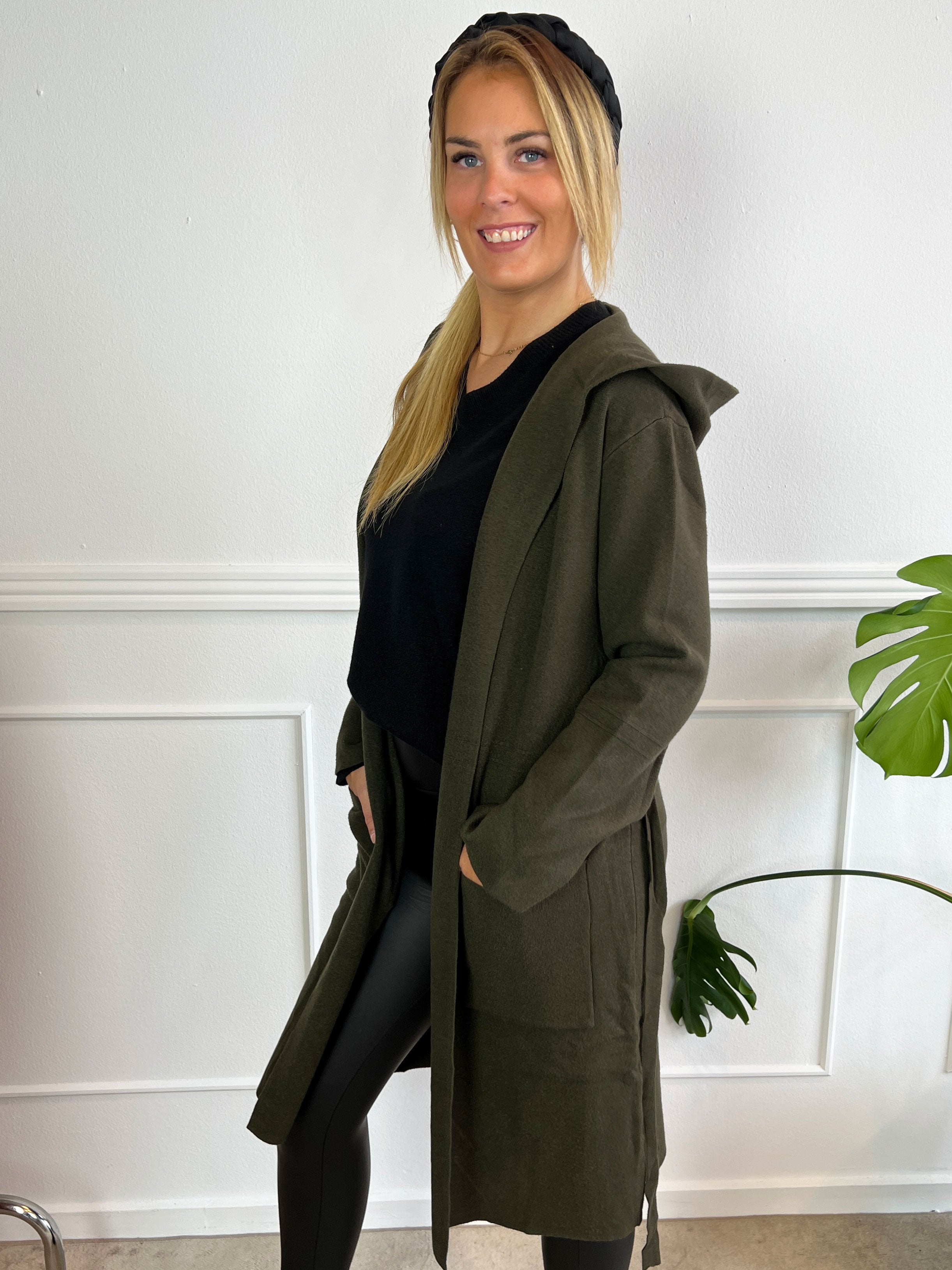 Nina - Dejlig blød cardigan med hætte og bindebånd