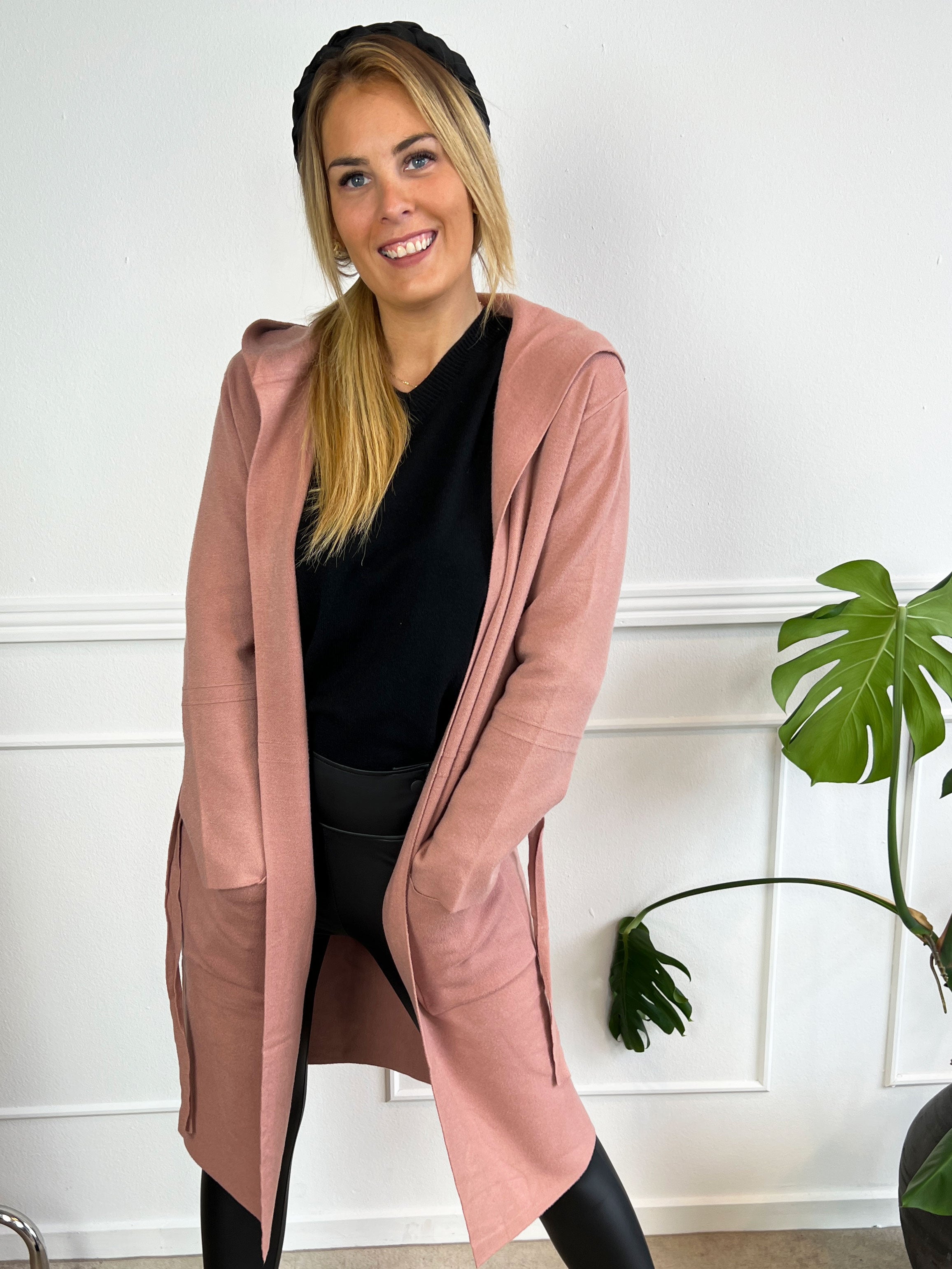 Nina - Dejlig blød cardigan med hætte og bindebånd