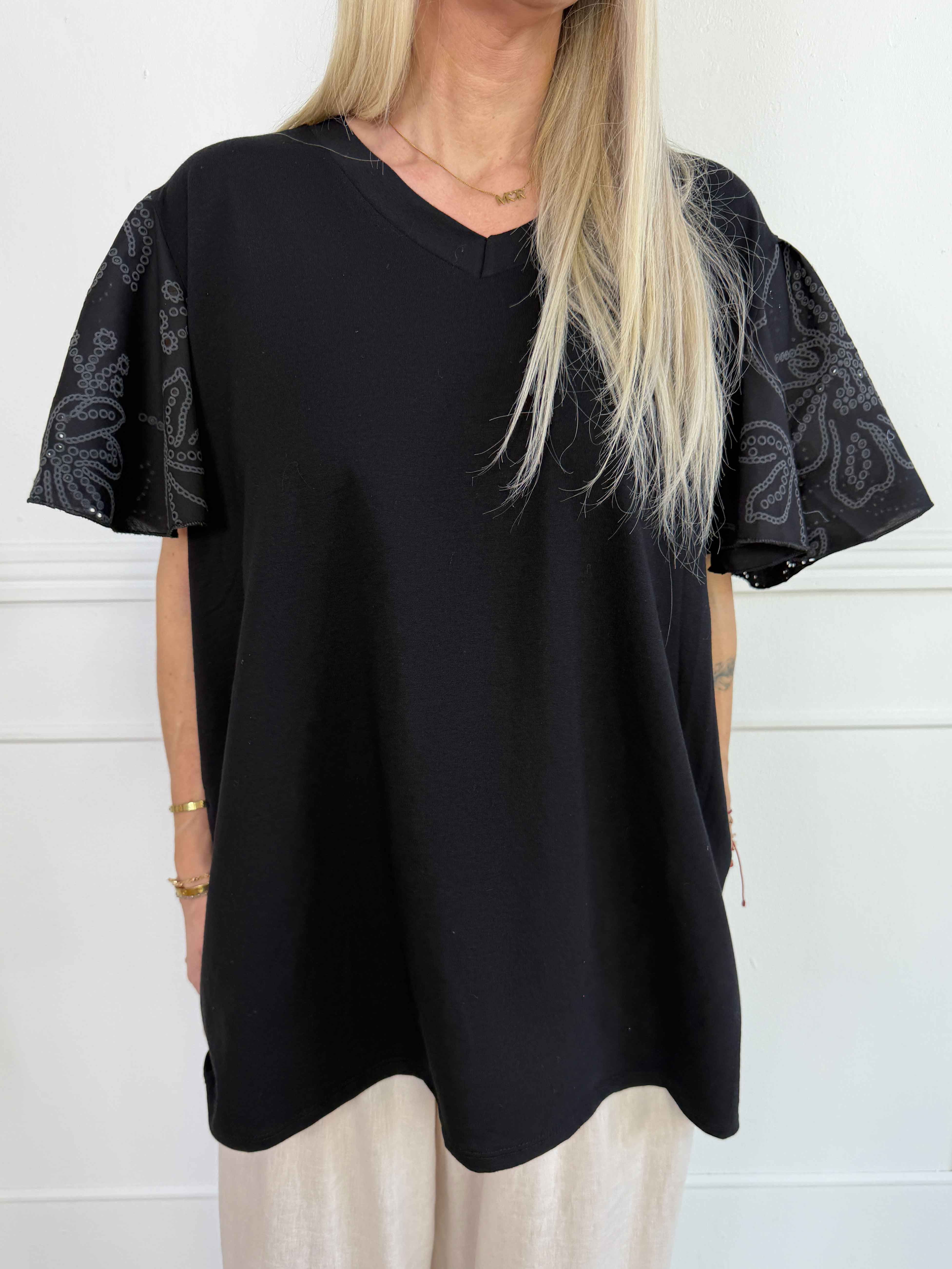 Nocara - T-shirt i blød bomuld med fine ærmer i broderie anglaise