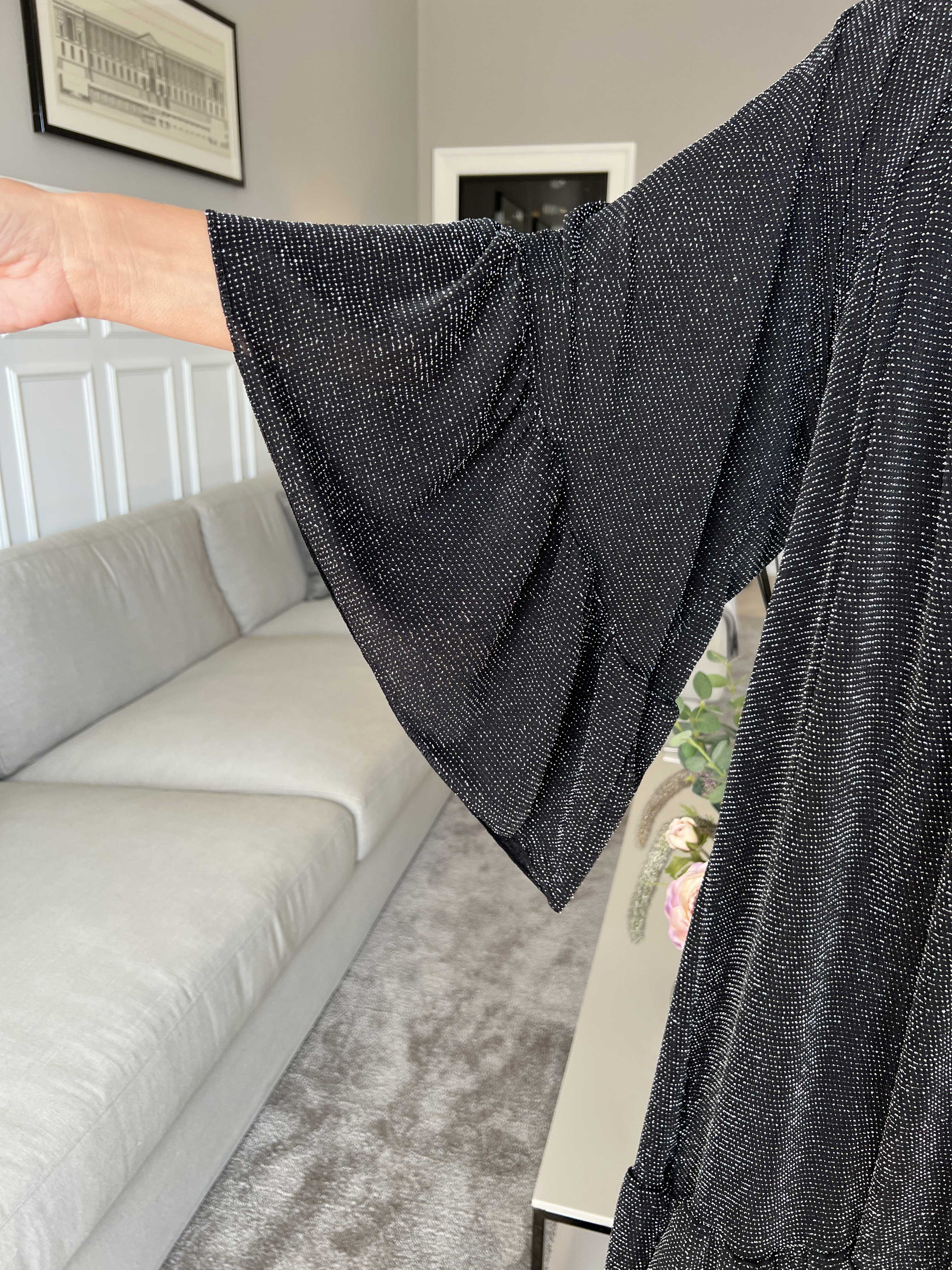 Novia Glitter - Elastisk kjole med glimmertråde og flæser