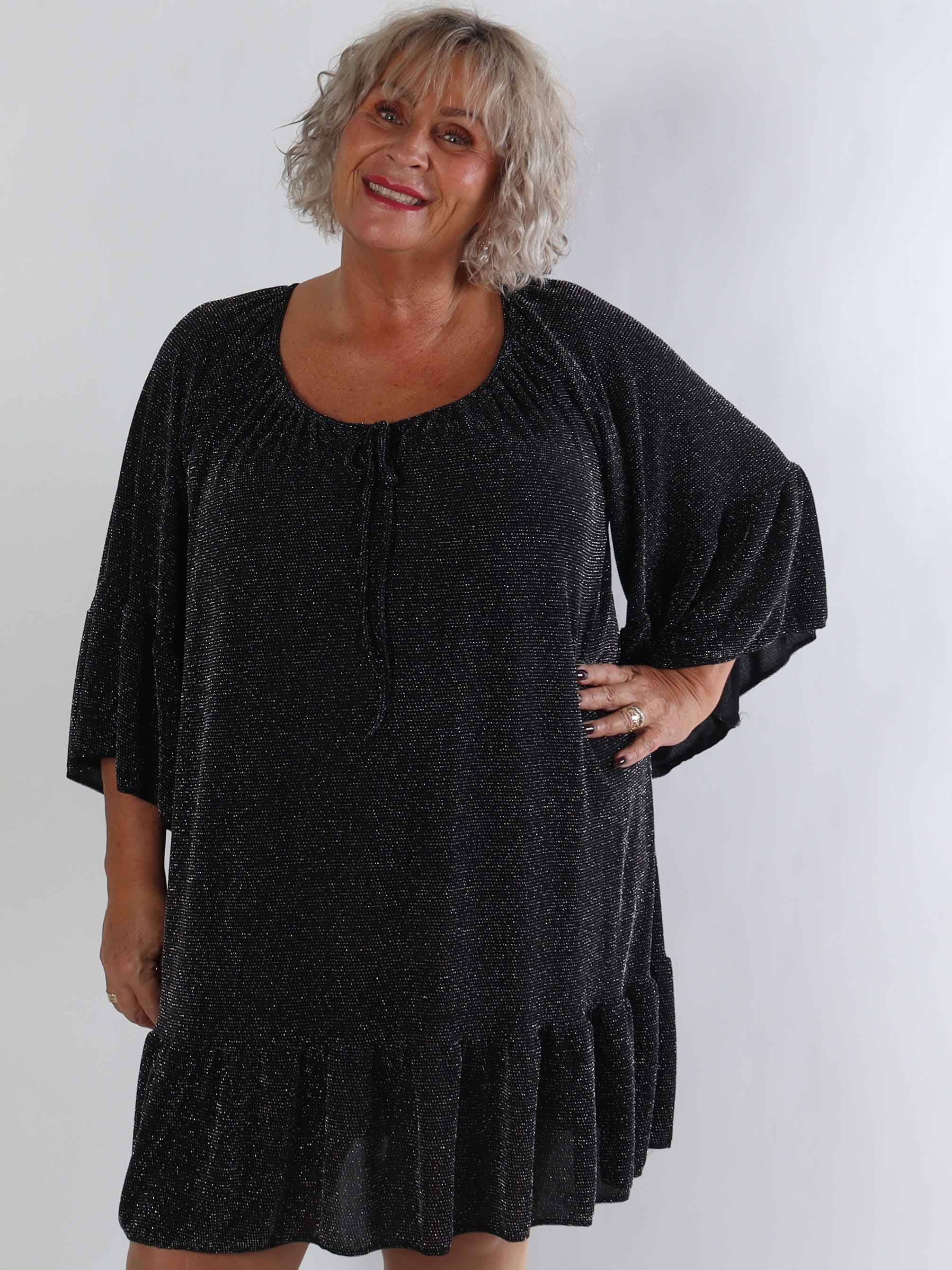 Novia Glitter - Elastisk plus size kjole med glimmertråde og flæser