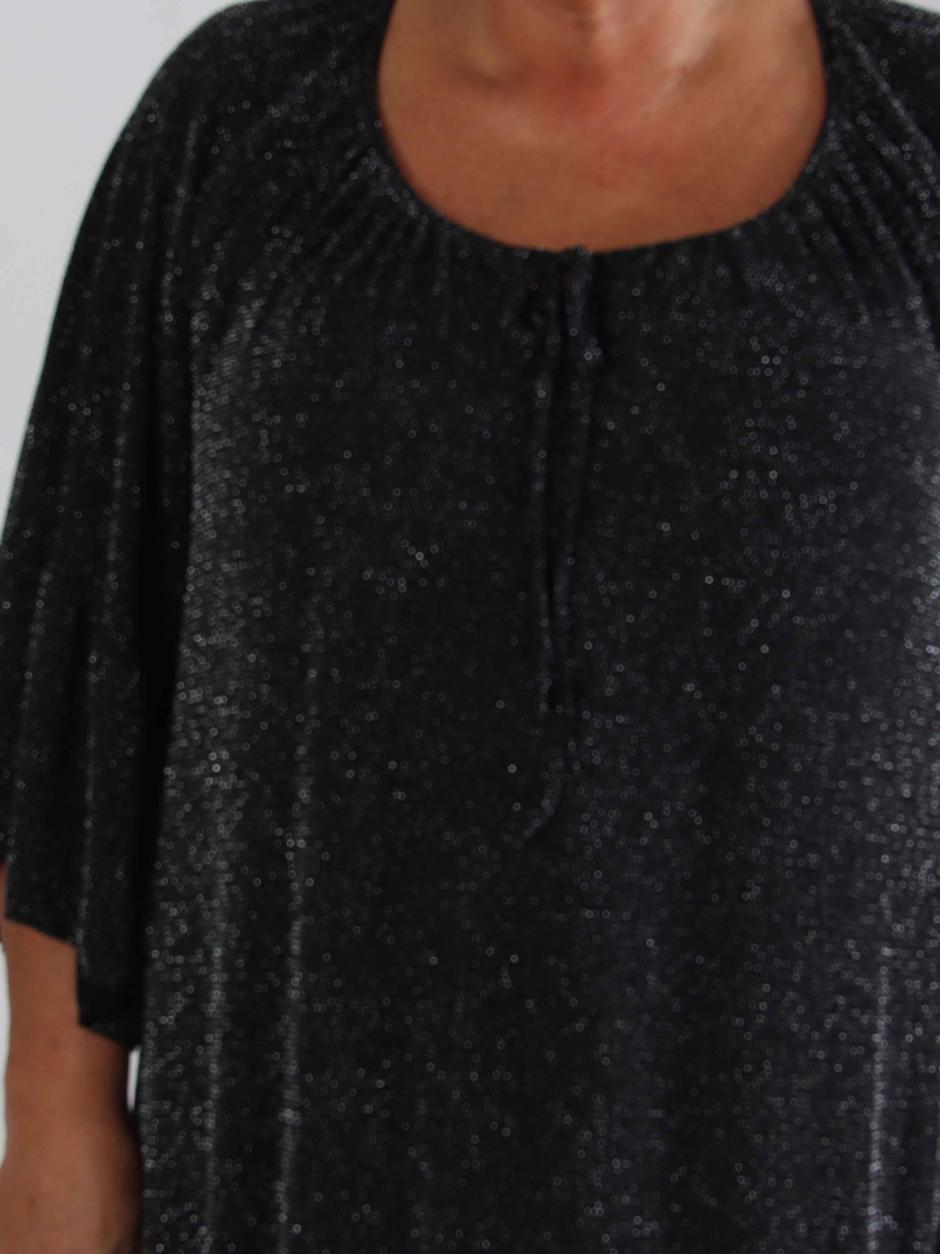 Novia Glitter - Elastisk plus size kjole med glimmertråde og flæser