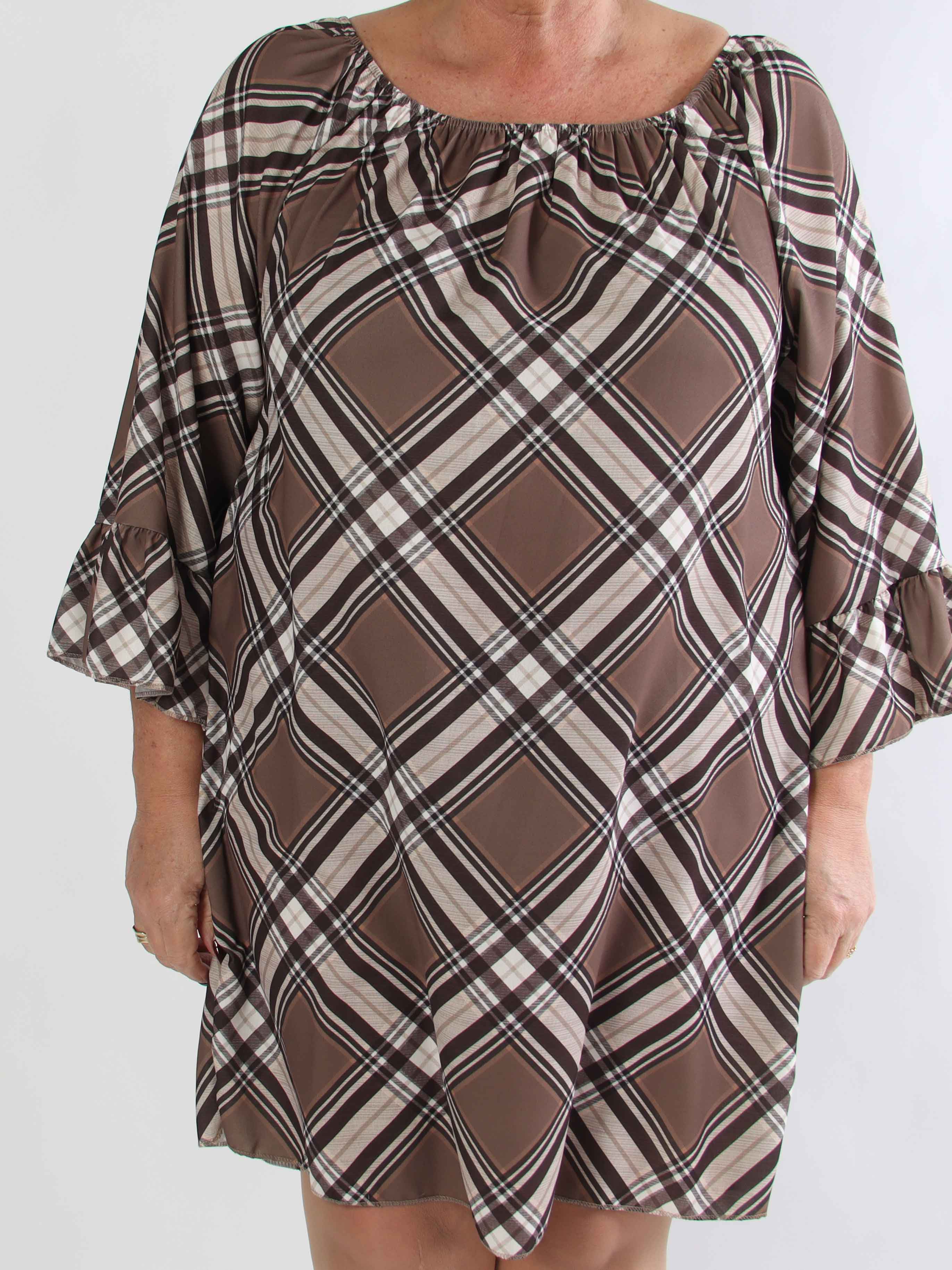 Nubia - Ternet plus size kjole i viskoseblanding med fine flæseærmer