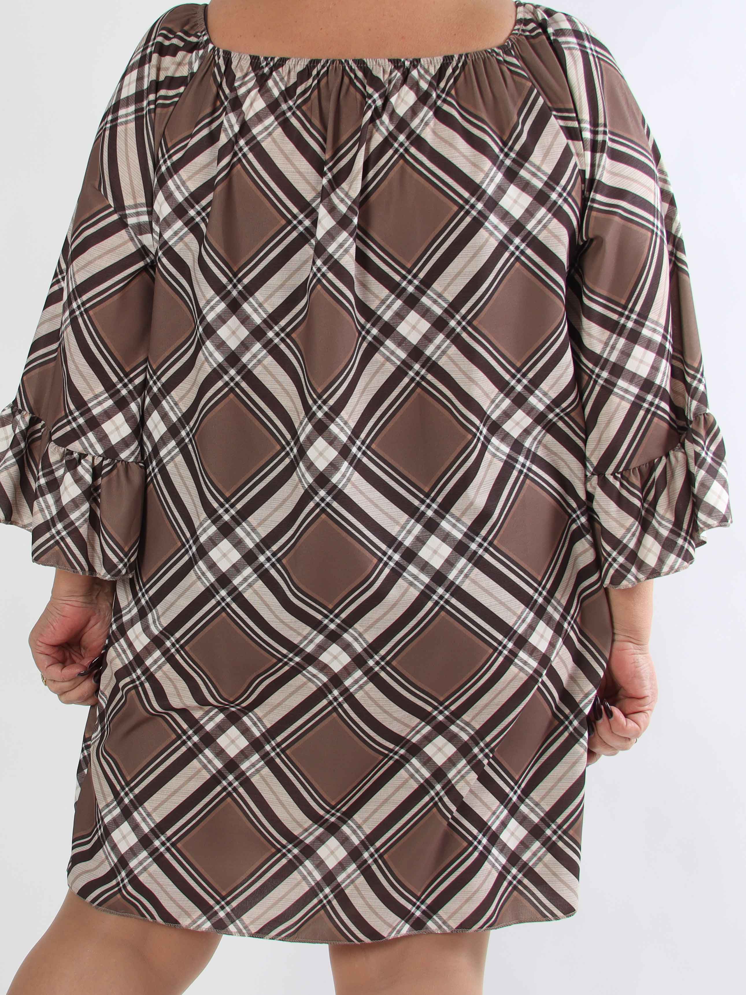 Nubia - Ternet plus size kjole i viskoseblanding med fine flæseærmer