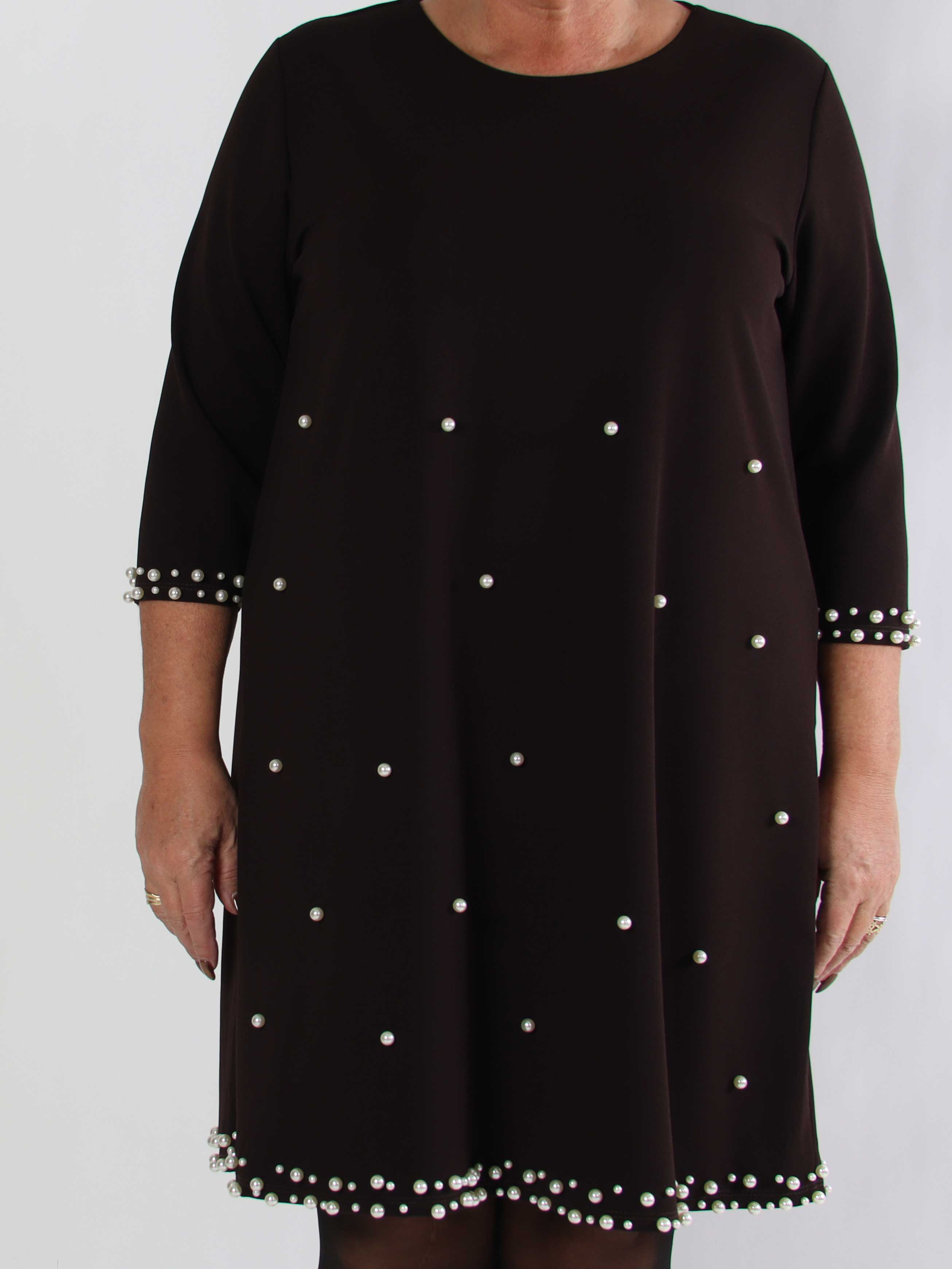Obi - Klassisk plus size kjole med fine perler