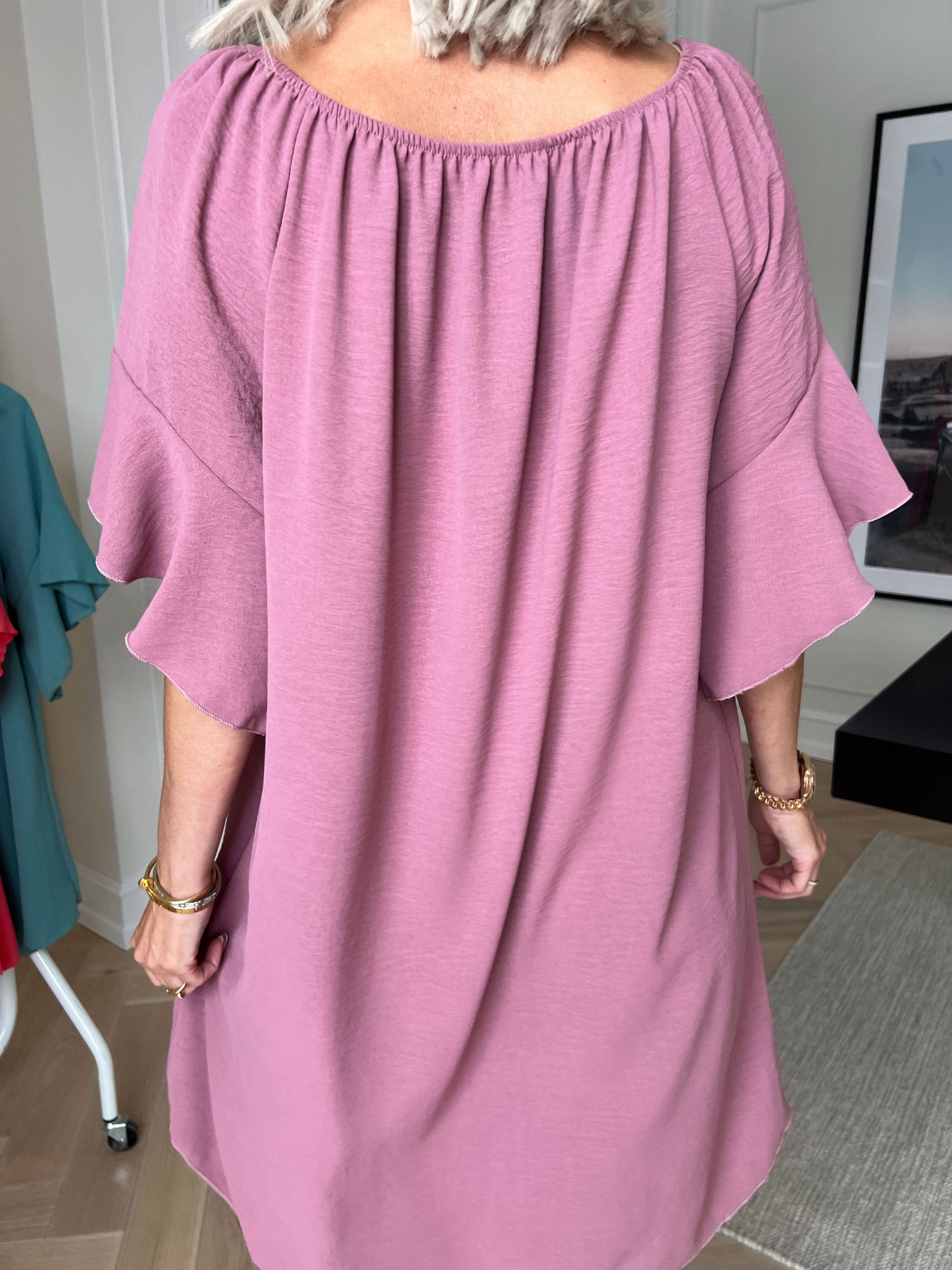 Octavia - Løs tunikakjole med elastikkant i udskæringen