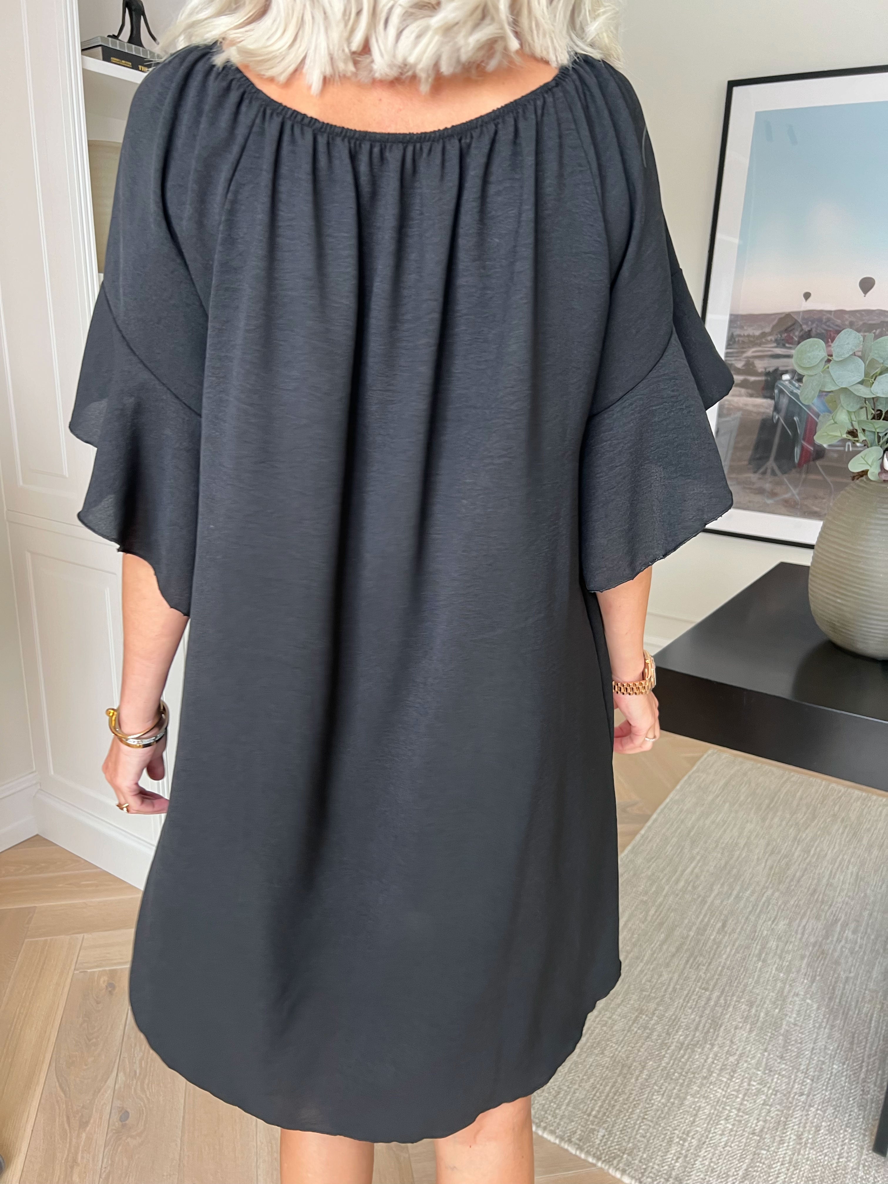 Octavia - Løs tunikakjole med elastikkant i udskæringen