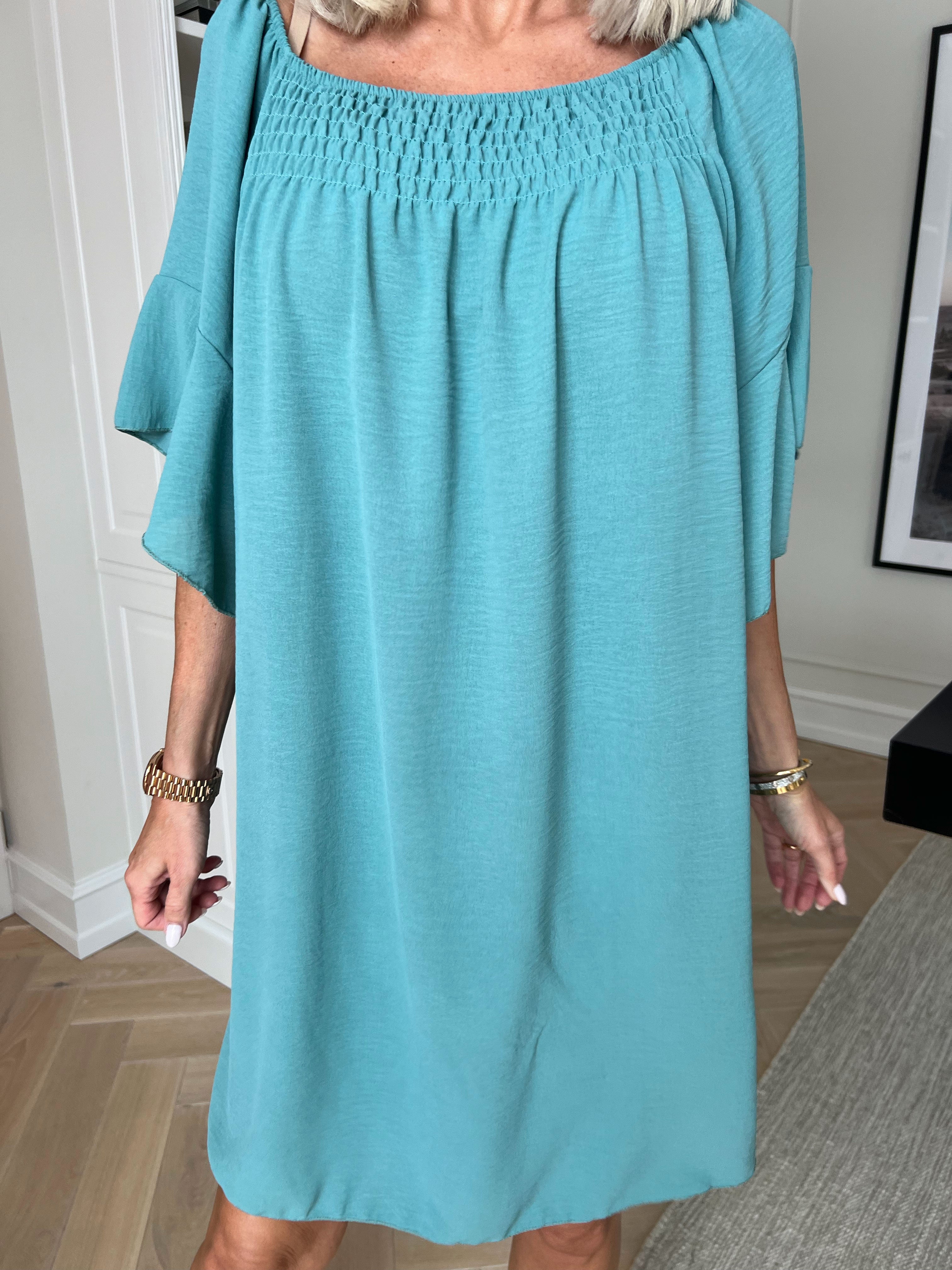 Octavia - Løs tunikakjole med elastikkant i udskæringen