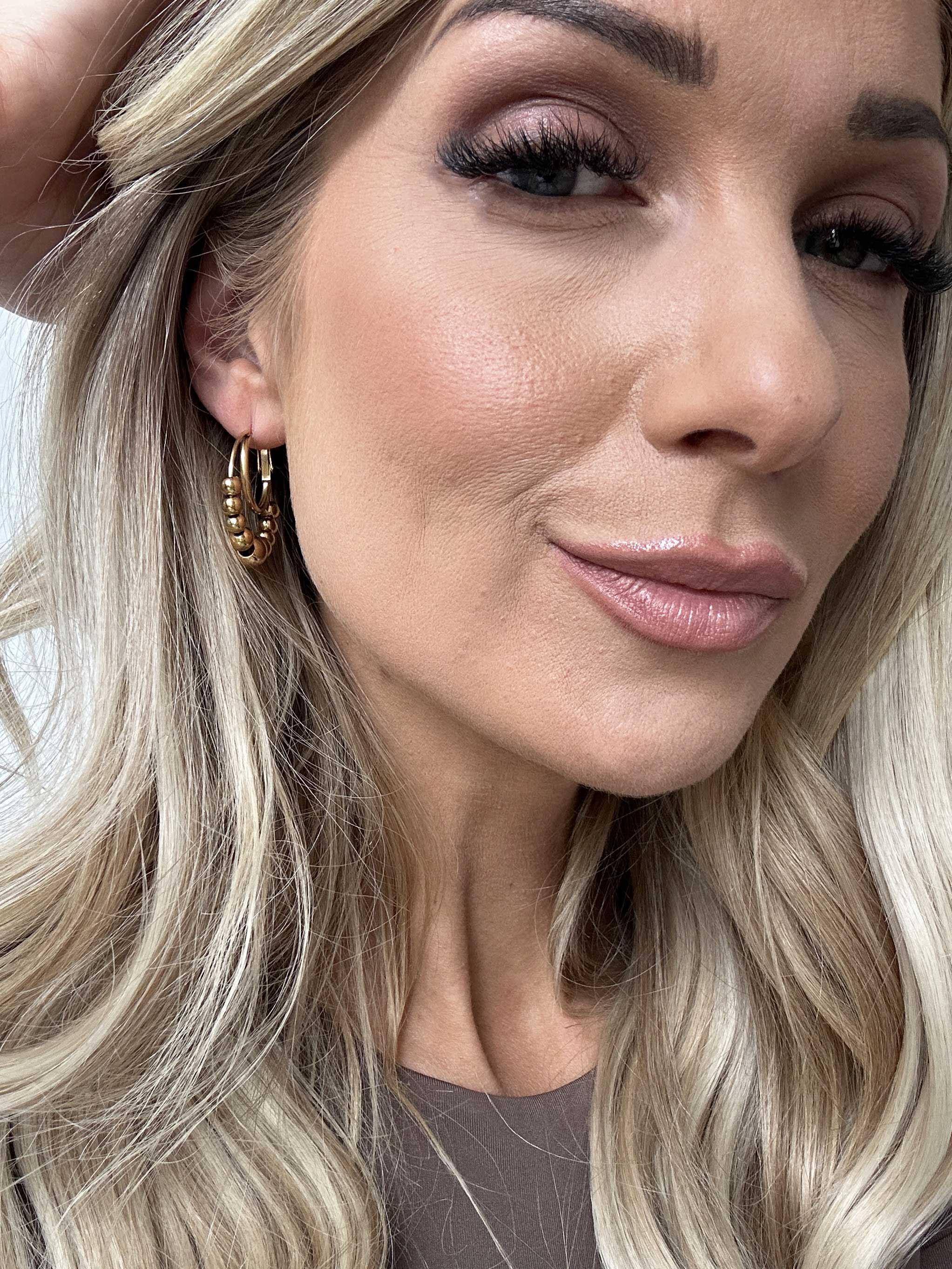 Olive - Guldfarvede øreringe med perler