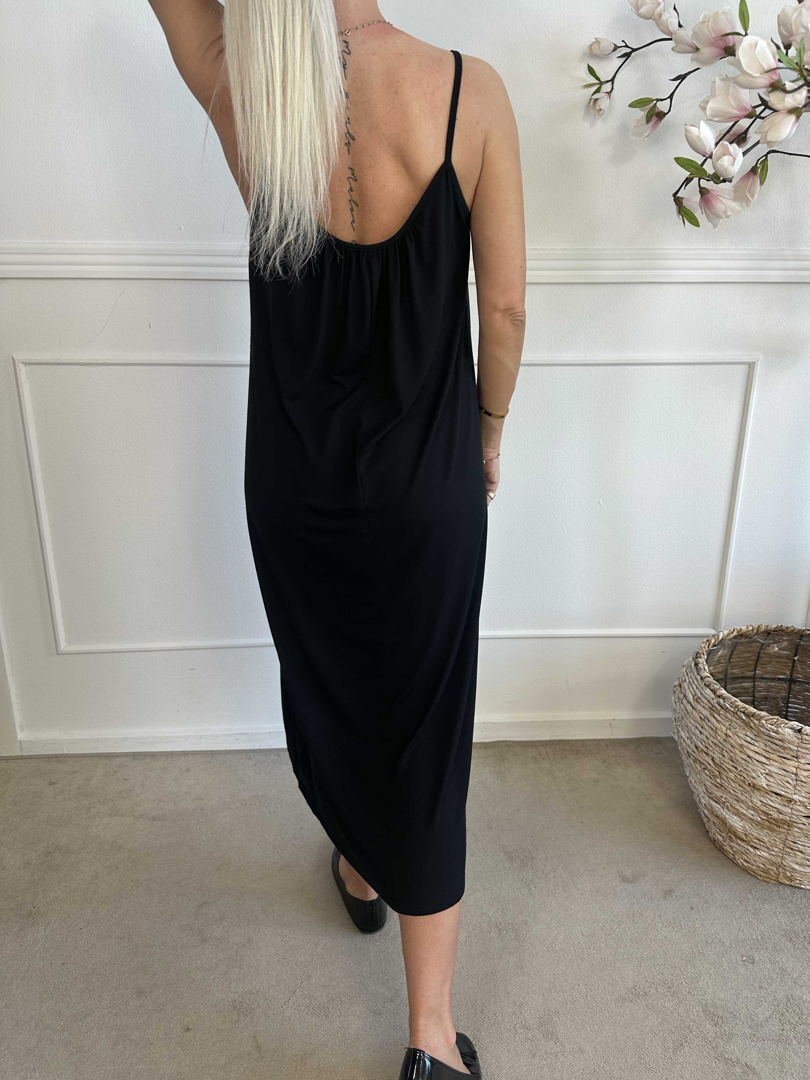 Olivia - Lang stropkjole i viskose