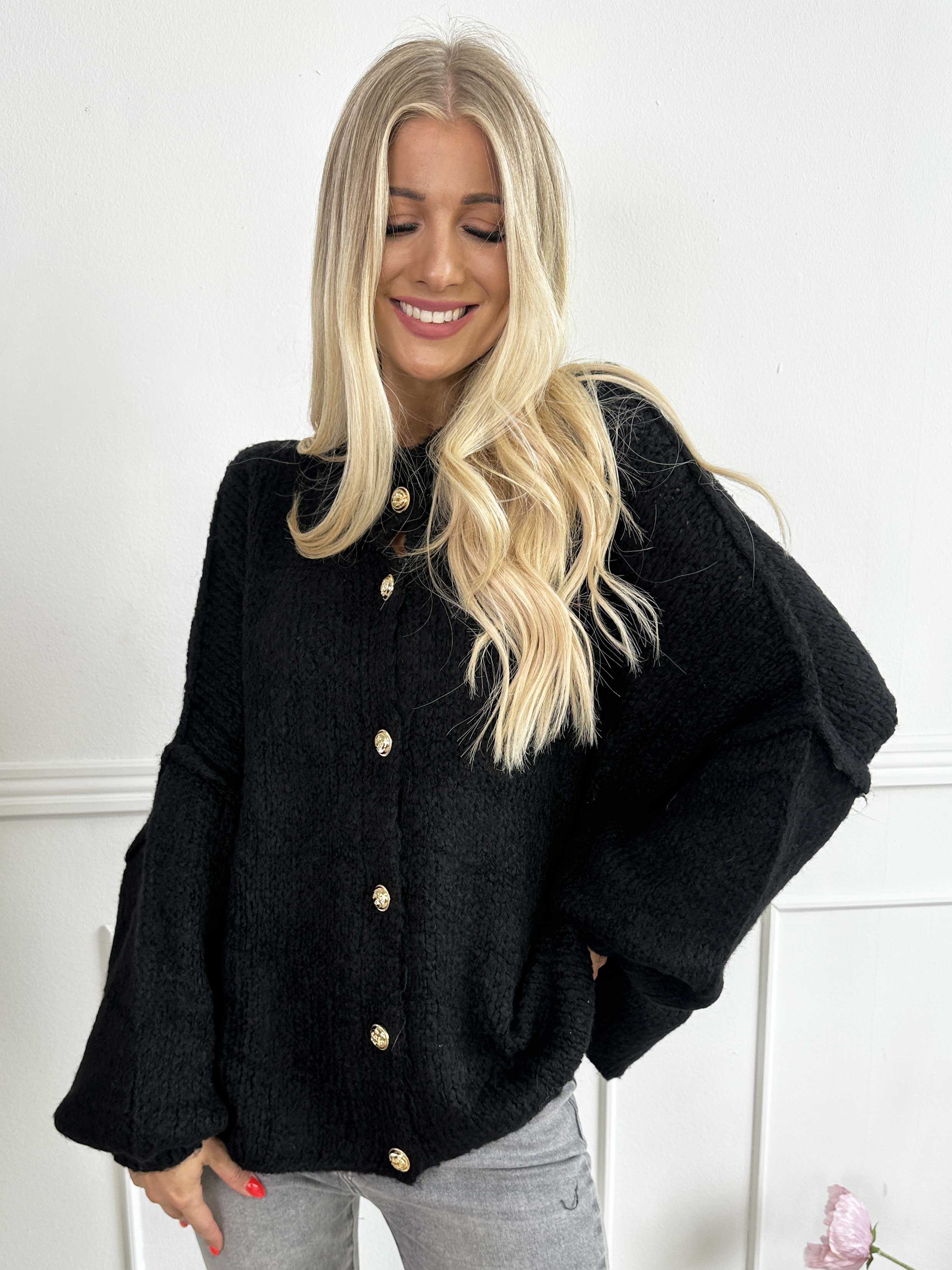 Olrun - Strikcardigan med ballonærmer og guld knapper