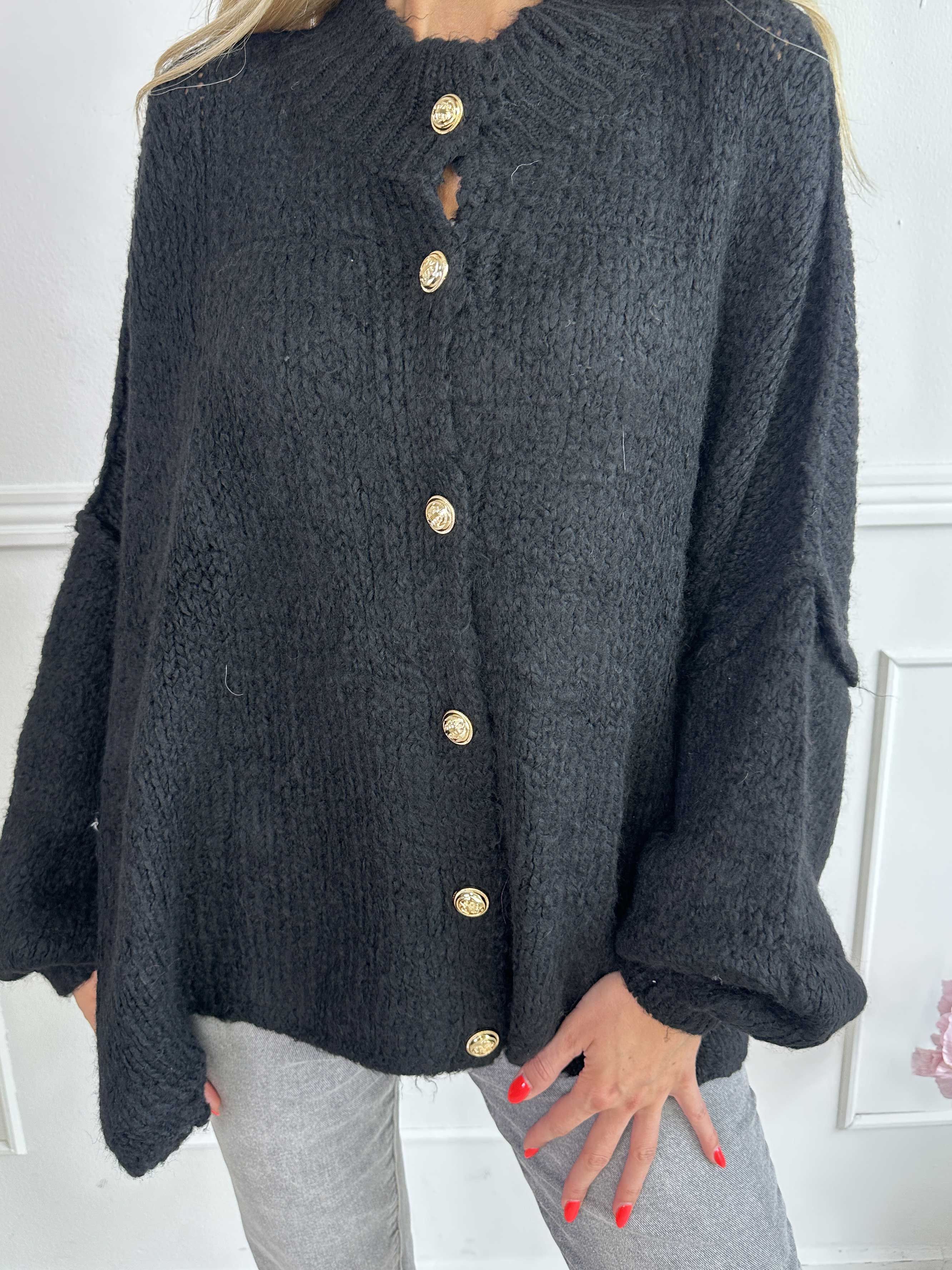 Olrun - Strikcardigan med ballonærmer og guld knapper