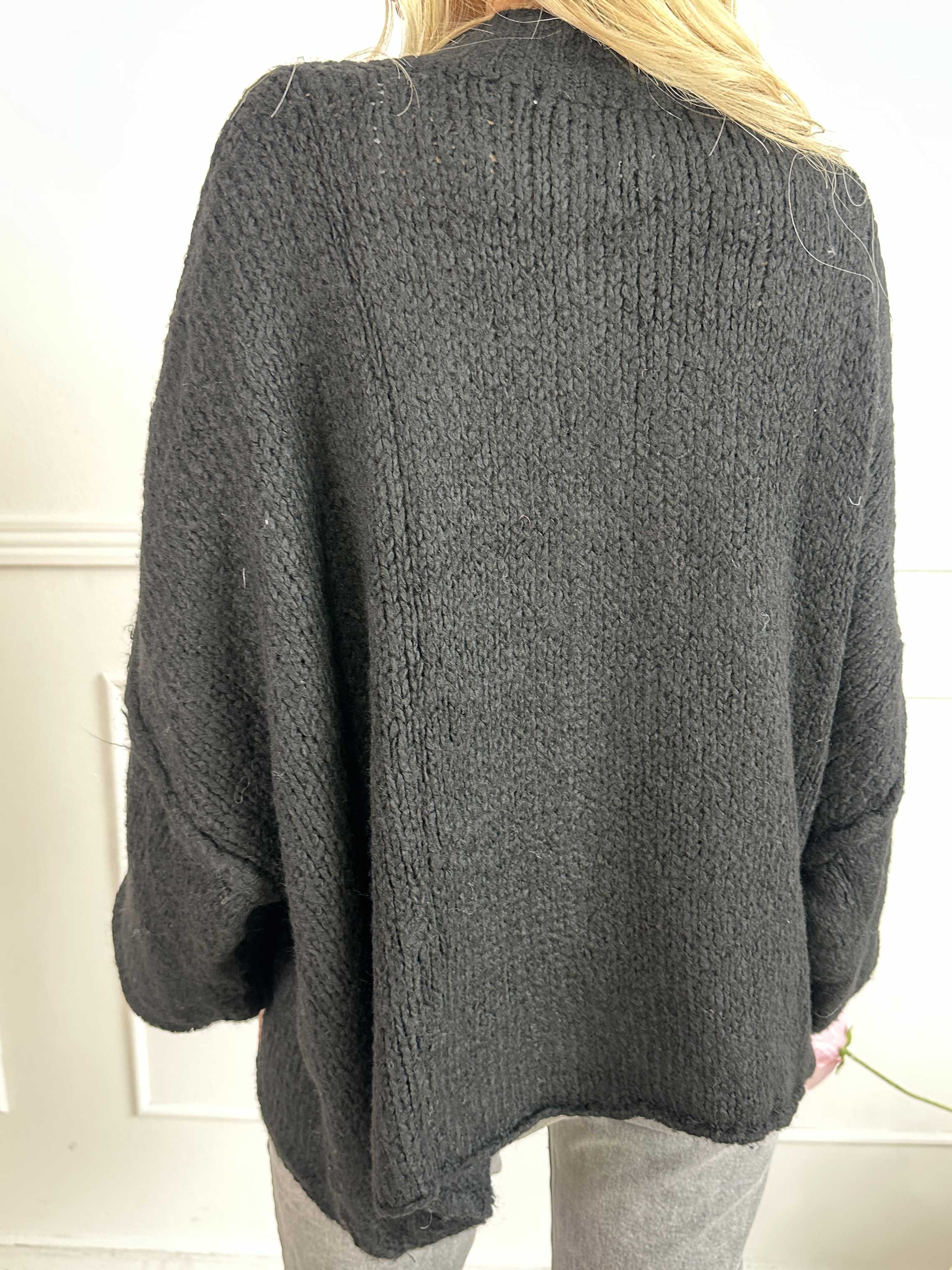 Olrun - Strikcardigan med ballonærmer og guld knapper